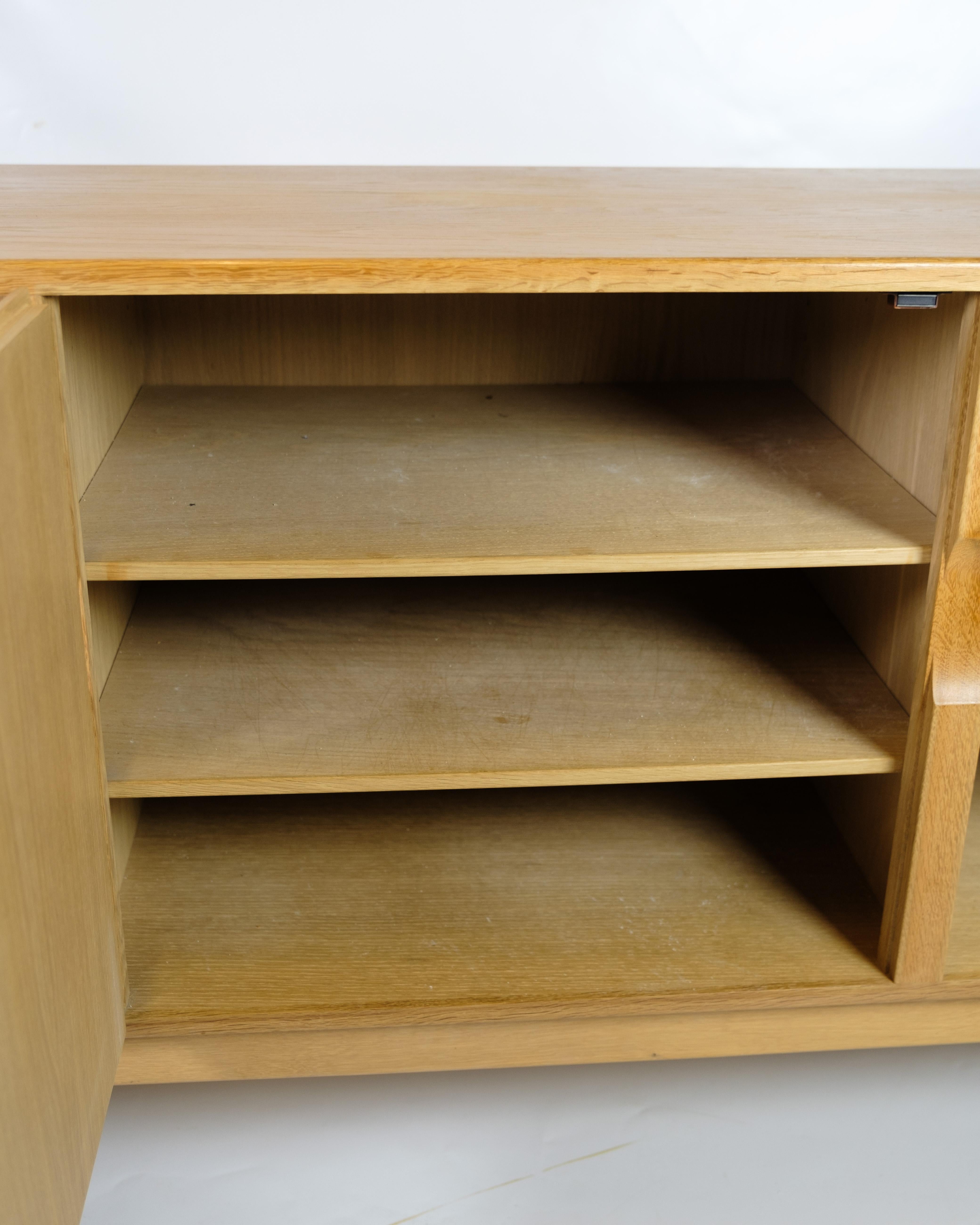 Sideboard aus Oak Wood im dänischen Design der 1960er Jahre (Eichenholz) im Angebot