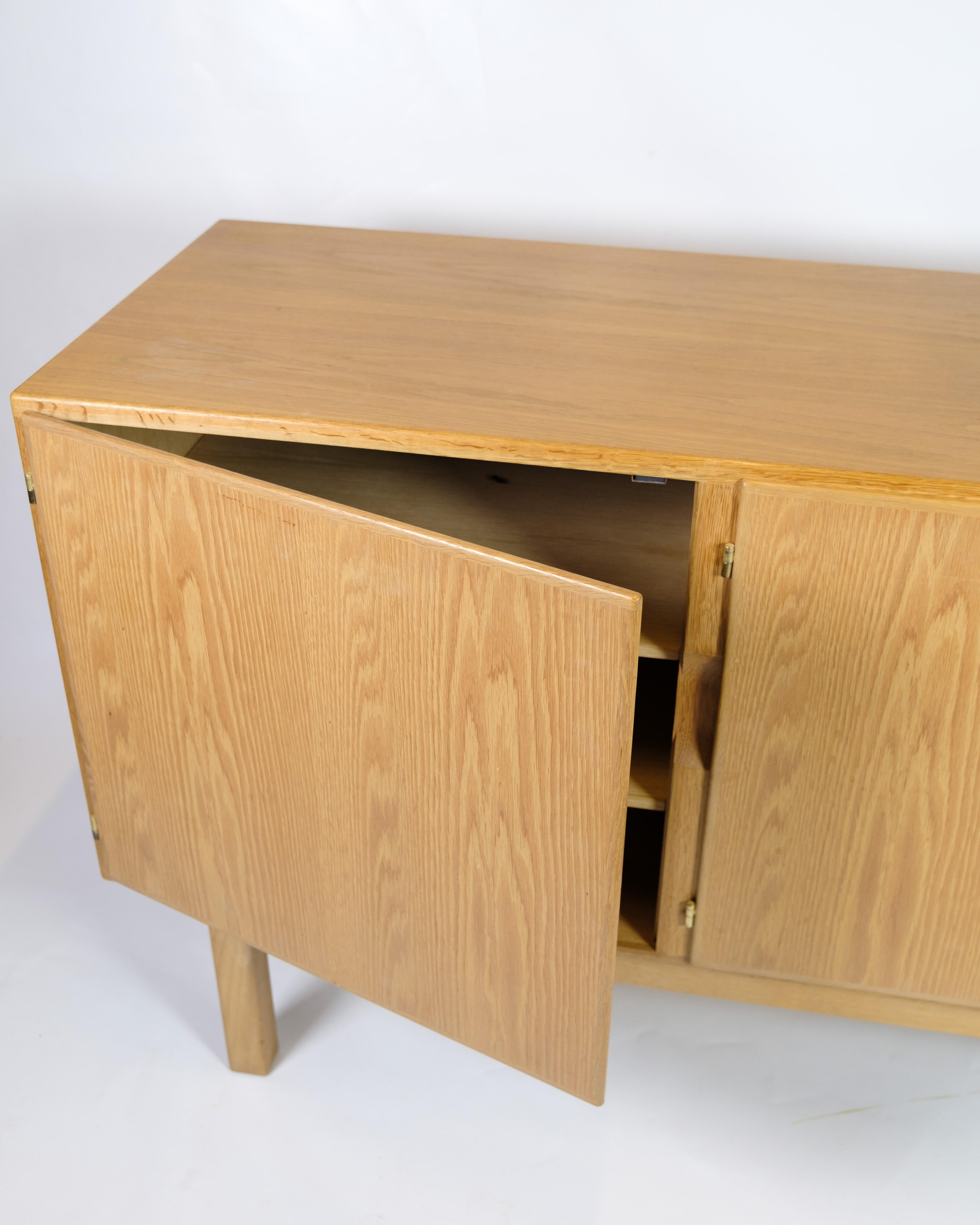 Sideboard aus Oak Wood im dänischen Design der 1960er Jahre im Angebot 2