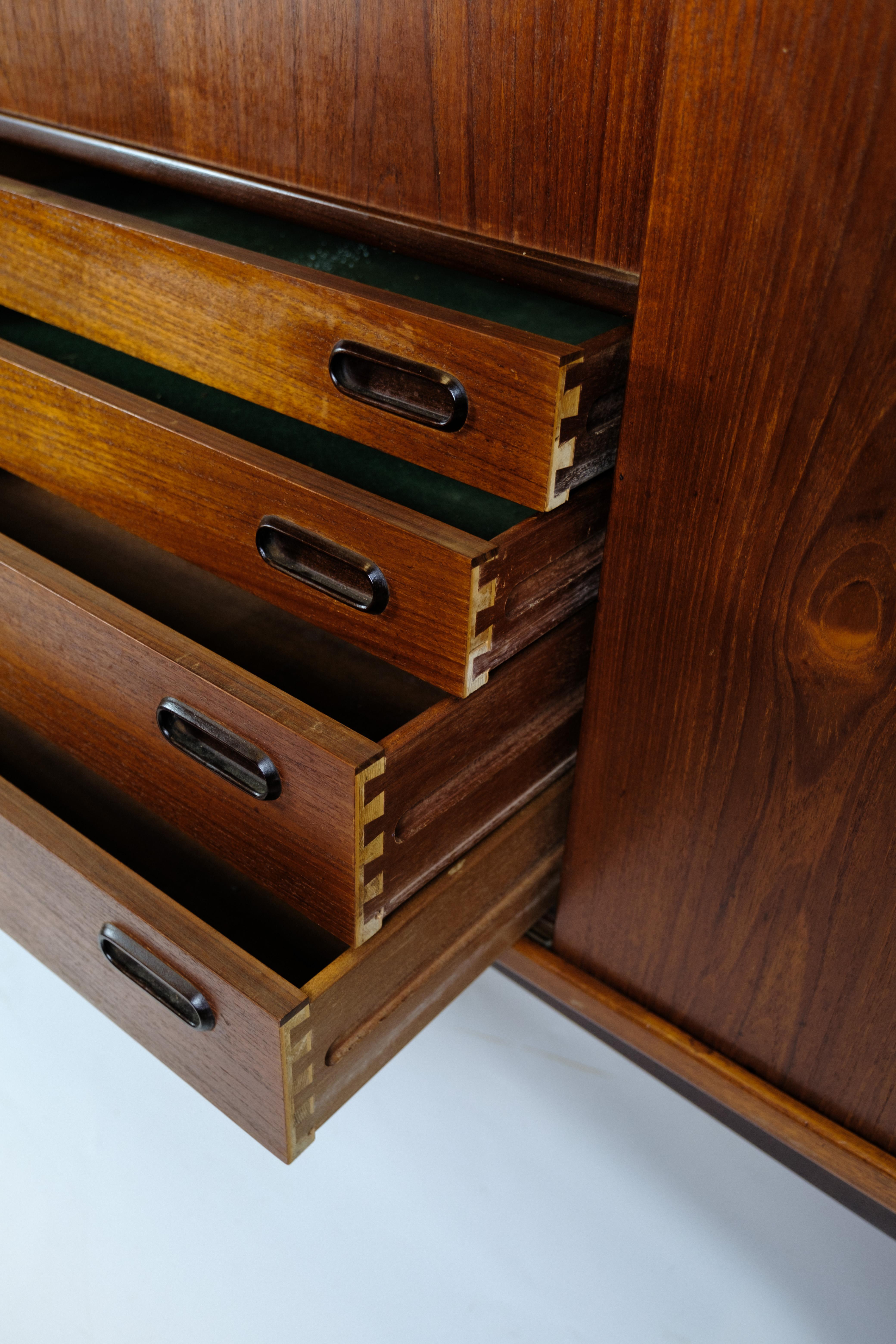 Milieu du XXe siècle Buffet en palissandre de Harry Østergaard pour Randers Møbelfabrik de 1950 en vente