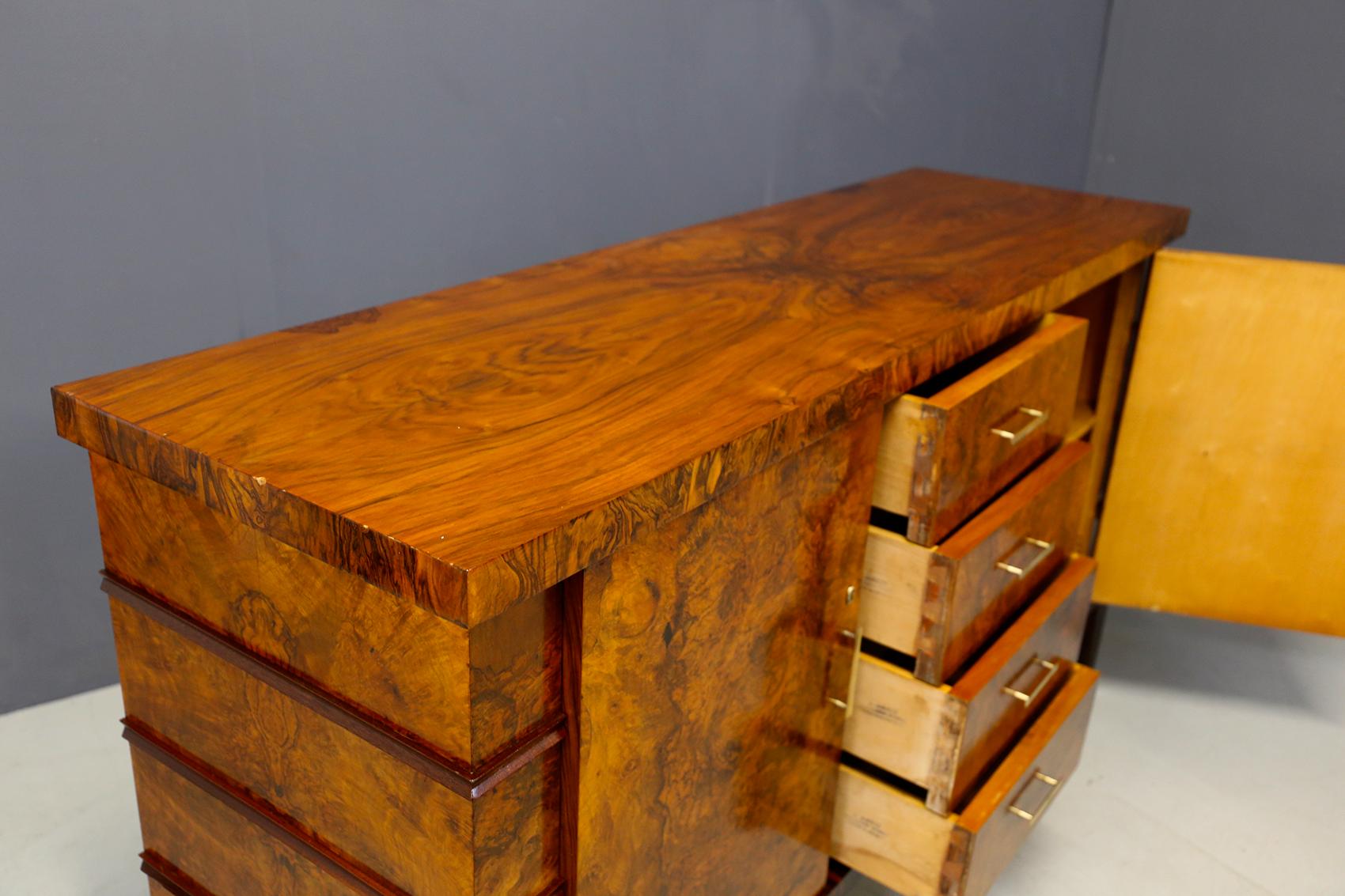 Mid-20th Century Sideboard Midcentury in Walnut Briar and Brass Attributed to Gio Ponti, 1950s