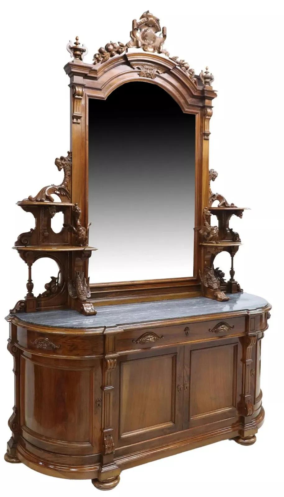 Étonnant  Buffet, MIrrored, Bois sculpté, Monumental, Renaissance Revival, 1900s, 20th Century !

Ce buffet ancien est un superbe exemple du style néo-Renaissance. Les détails en bois sculpté et les tons de bois sombre ajoutent à l'élégance de cette