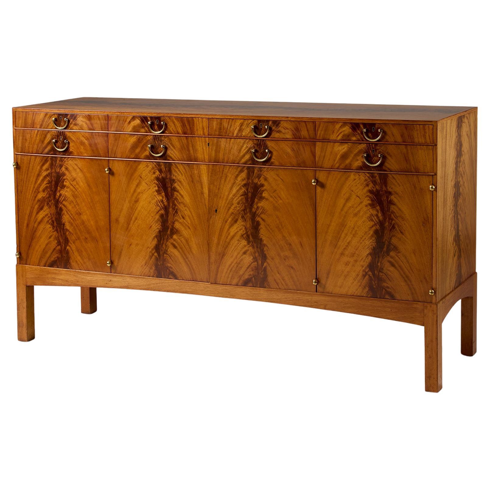 Credenza 'Modello 2106' disegnata da Josef Frank