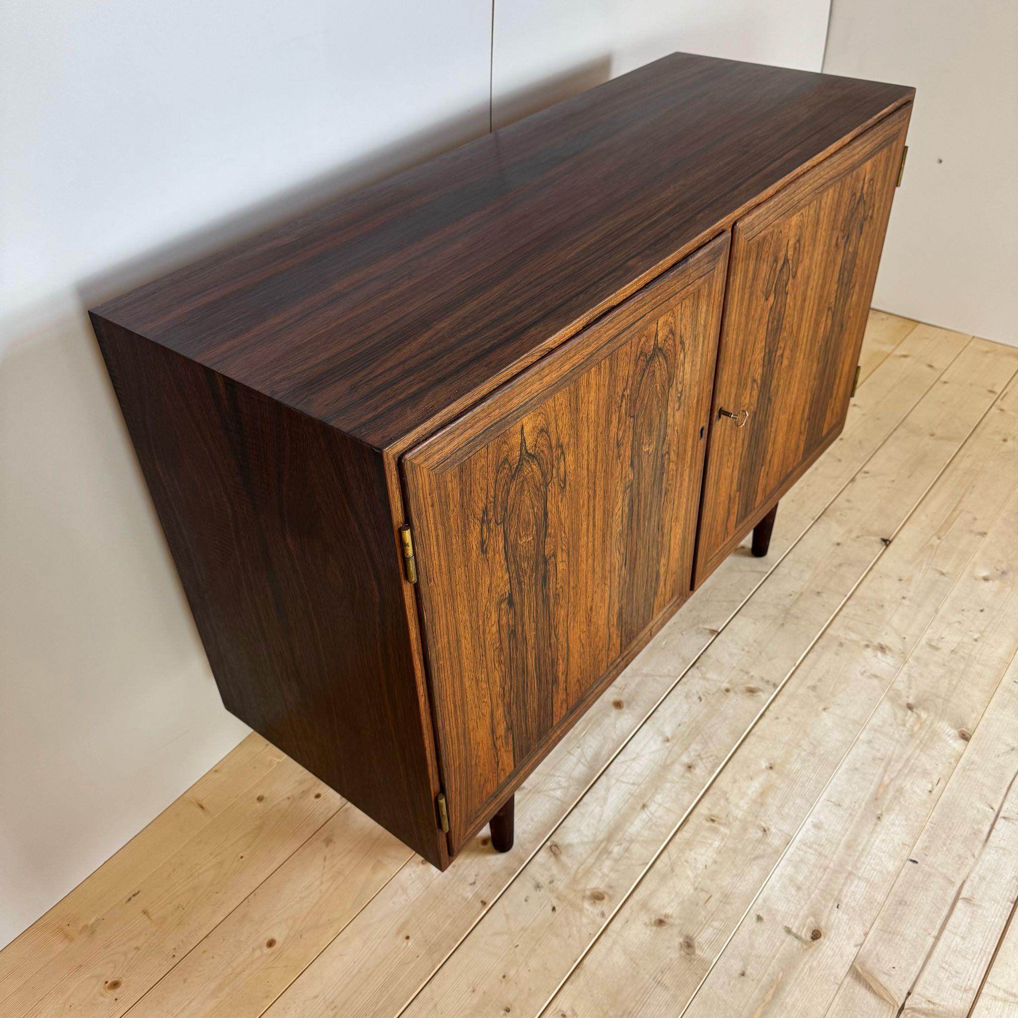 Sideboard 'Model 6' in rosewood, Omann Jun Møbelfabrik, Denmark 1960s In Good Condition For Sale In Torino, IT