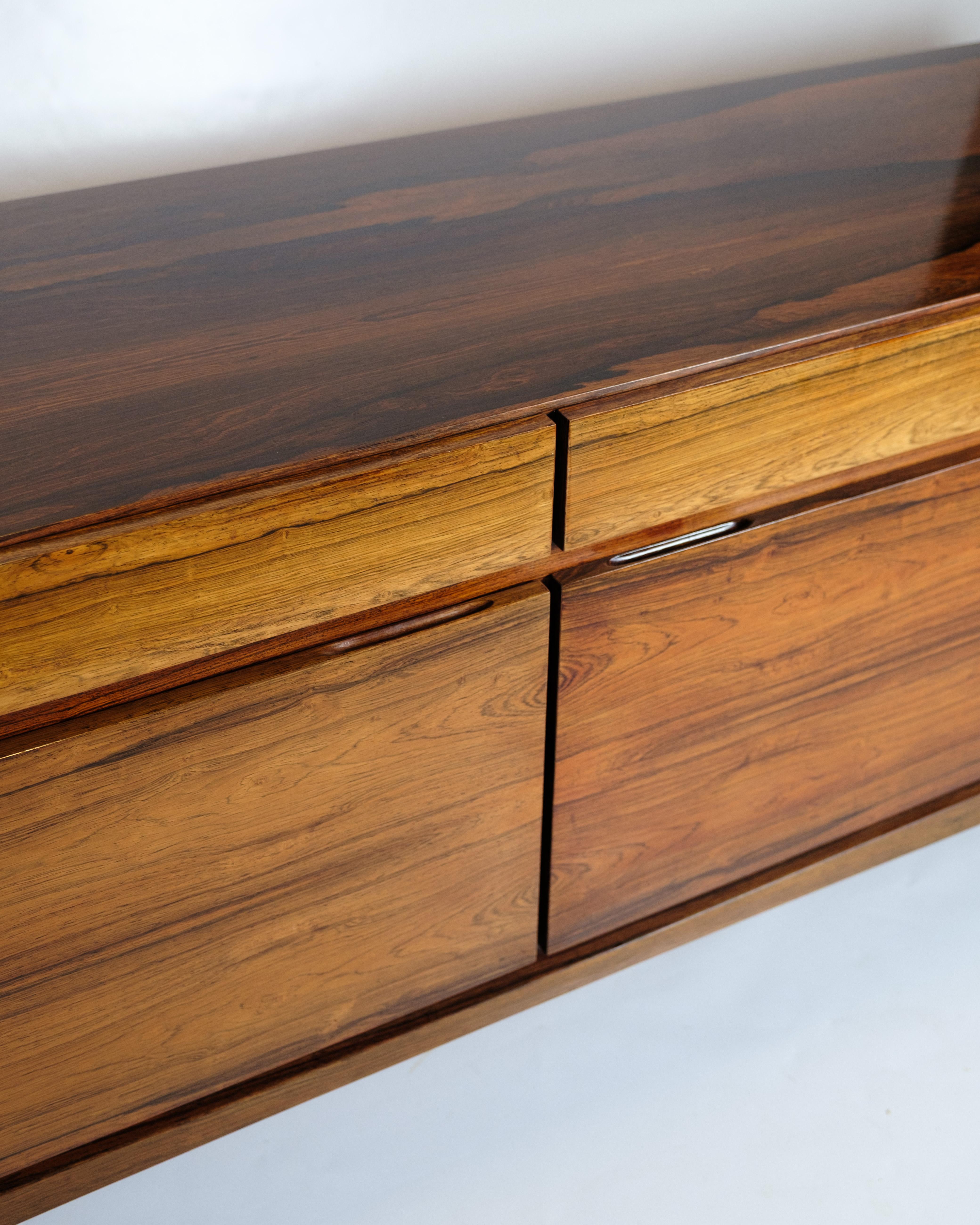 Sideboard Model FA66 Made In Rosewood By Ib Kofod-Larsen For Faarup Furniture For Sale 11