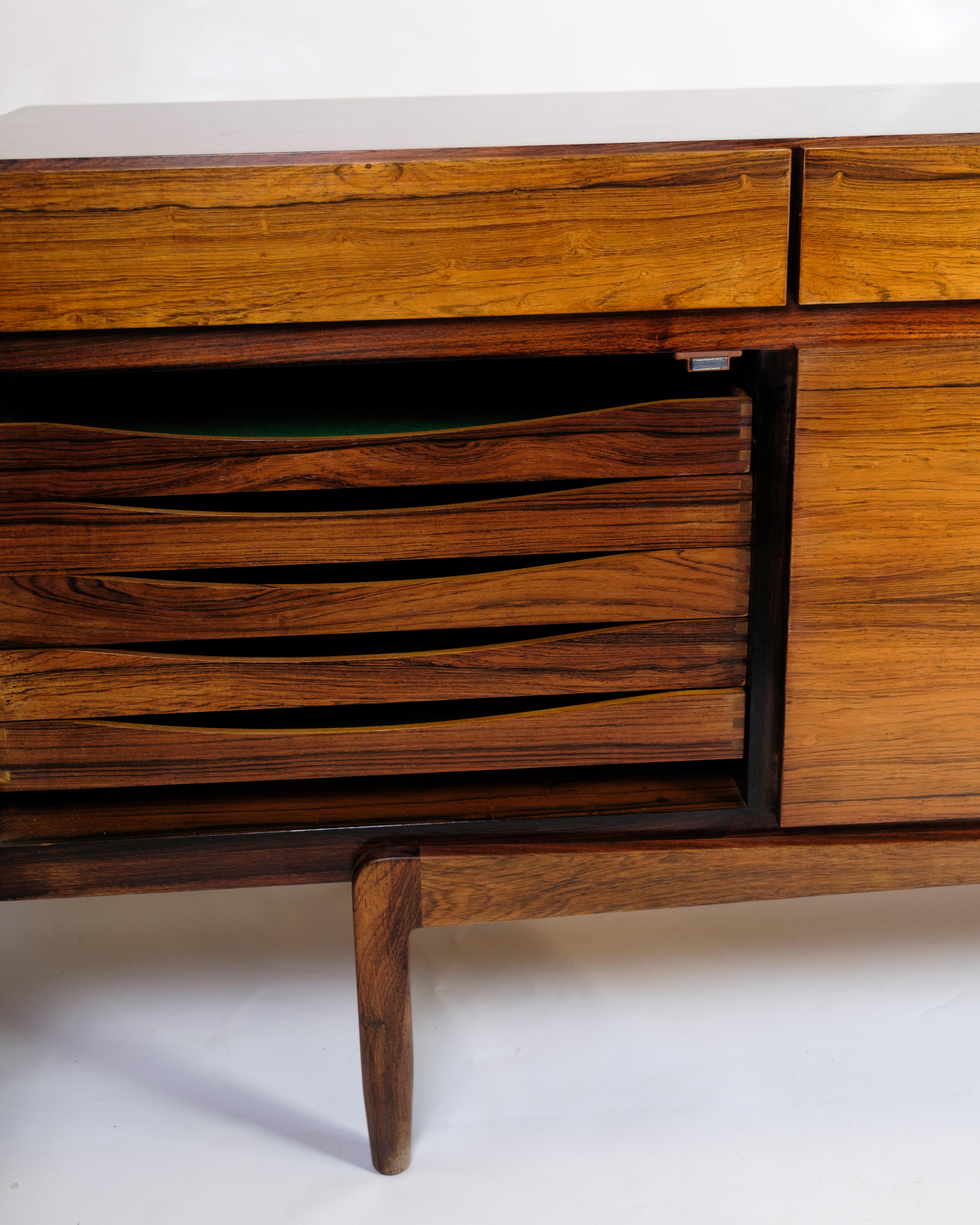 Sideboard Model FA66 Made In Rosewood By Ib Kofod-Larsen For Faarup Furniture For Sale 12