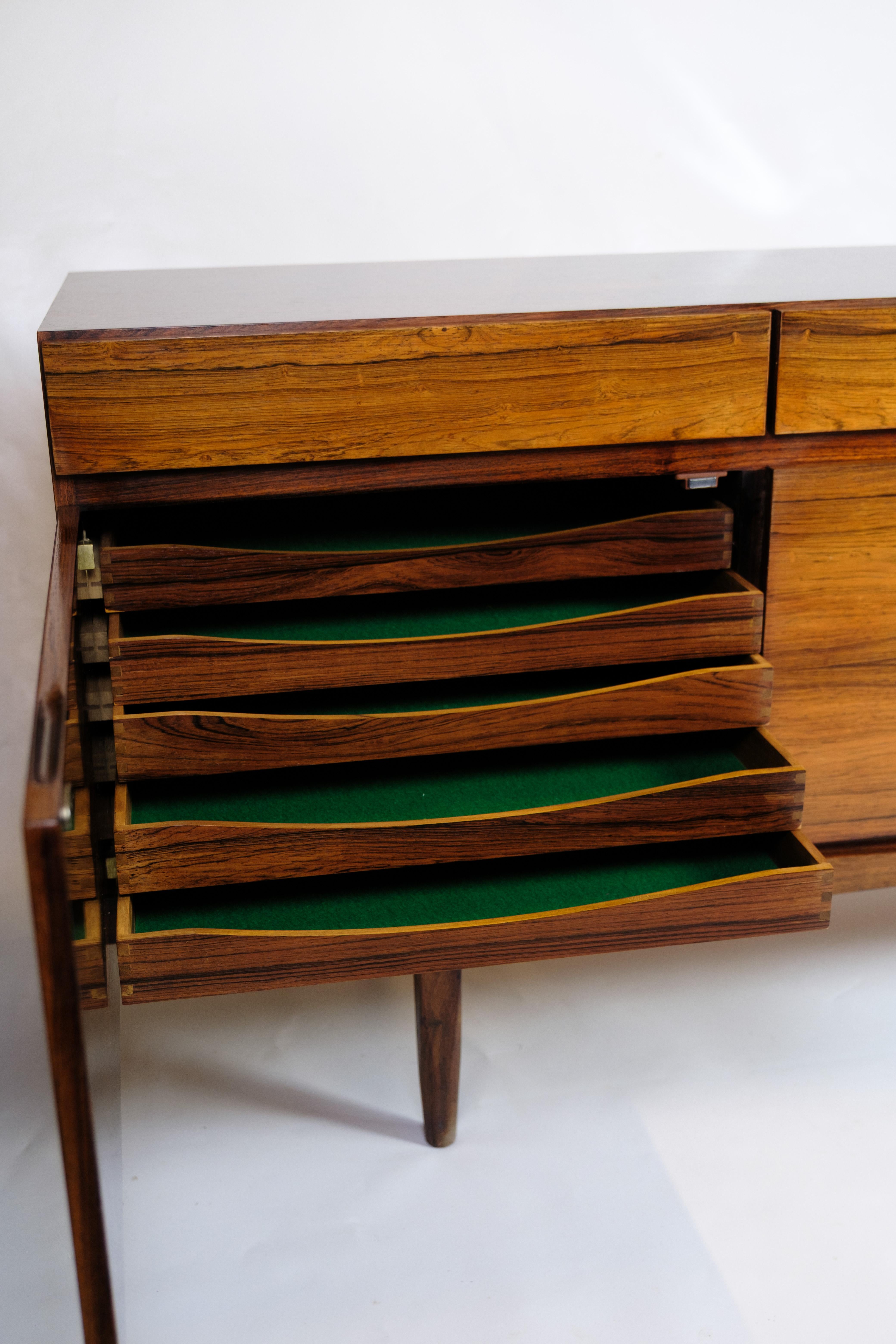 Sideboard Model FA66 Made In Rosewood By Ib Kofod-Larsen For Faarup Furniture For Sale 13