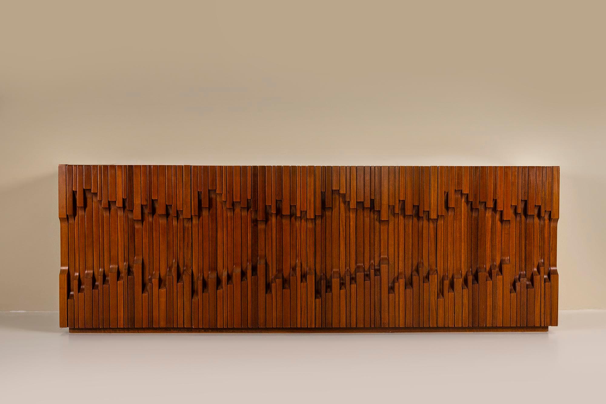 Questa squisita credenza della serie 