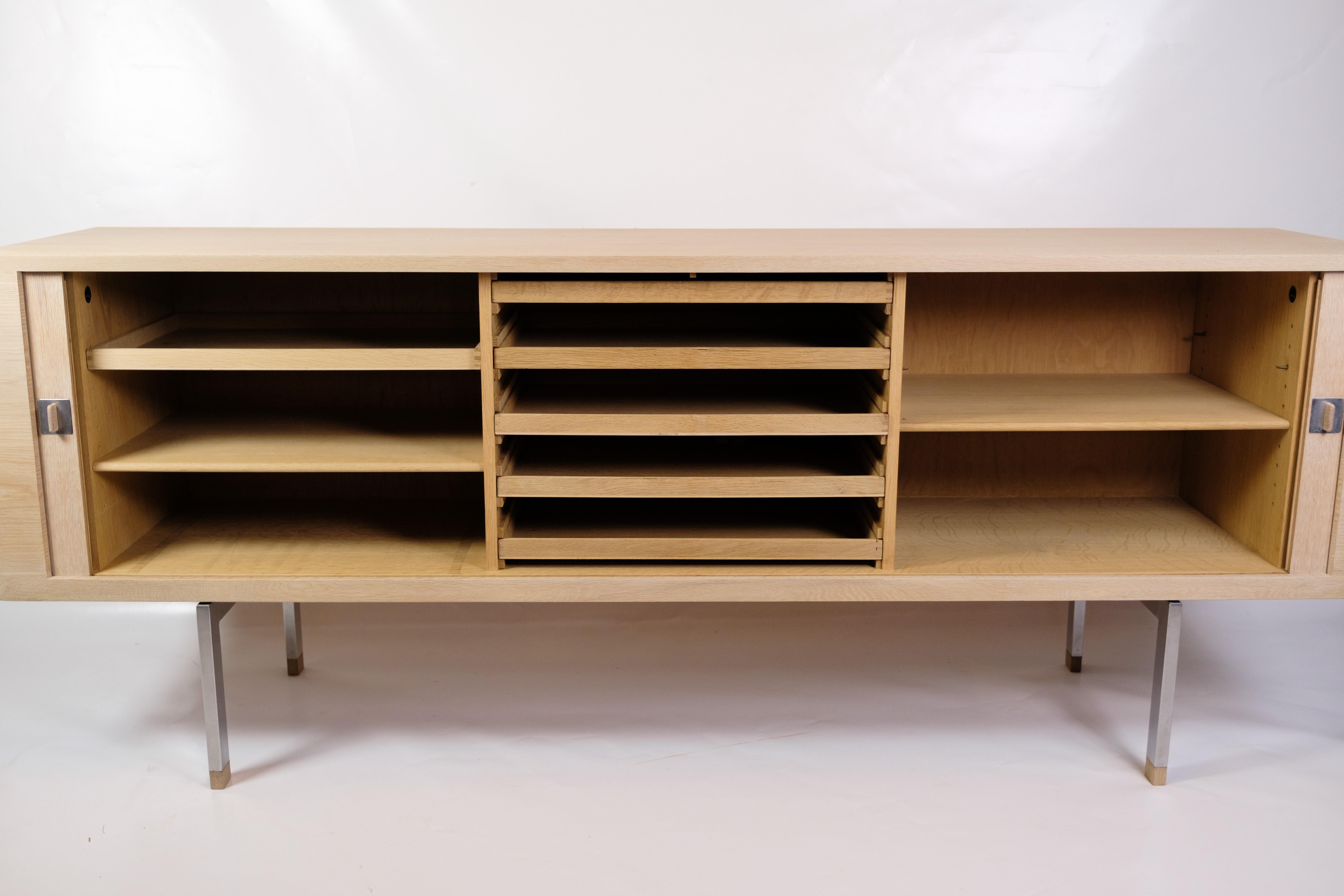Sideboard Modell RY-25 aus Eiche von Hans J. Wegner aus den 1960er Jahren (Dänisch) im Angebot