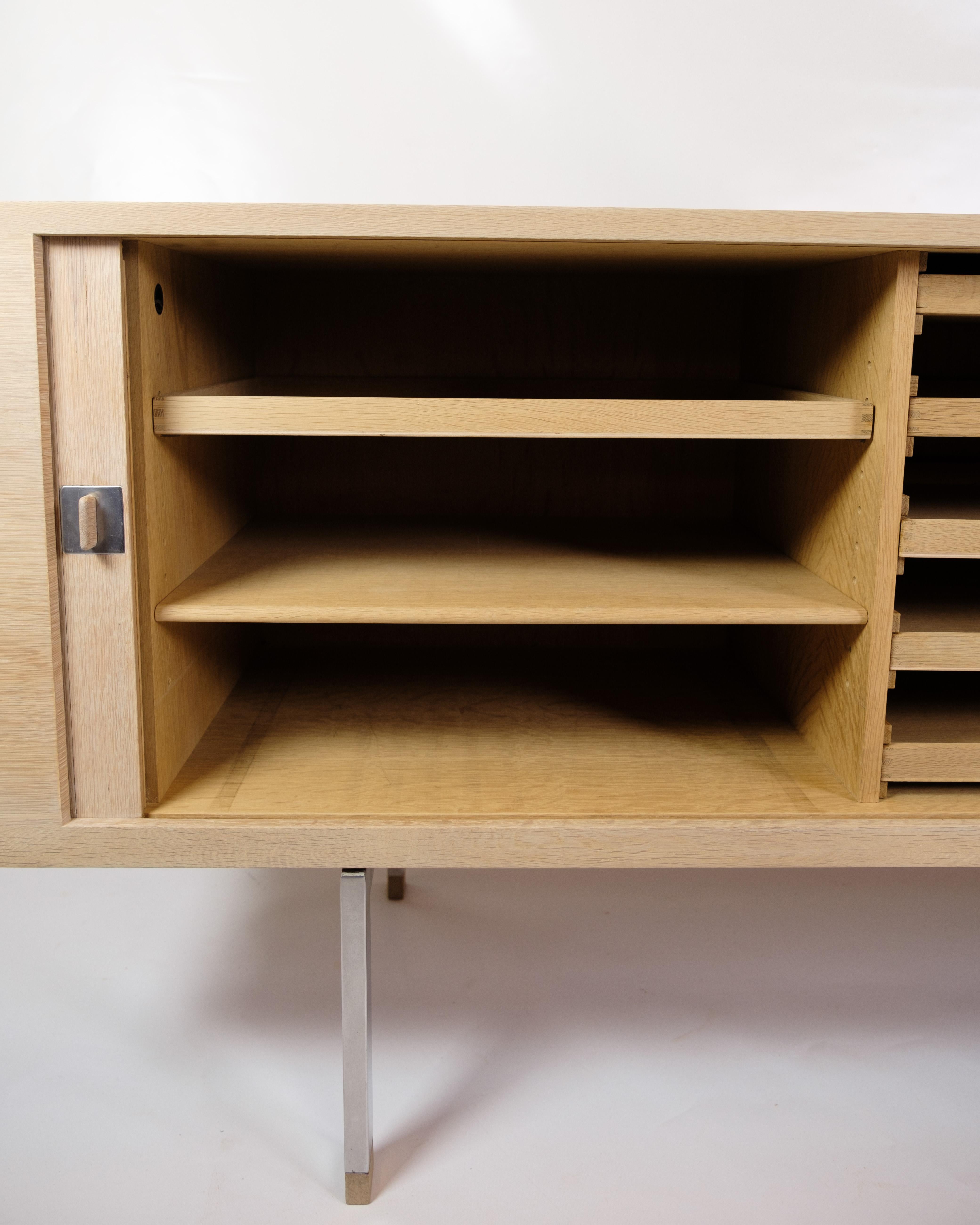 Sideboard Modell RY-25 aus Eiche von Hans J. Wegner aus den 1960er Jahren (Eichenholz) im Angebot
