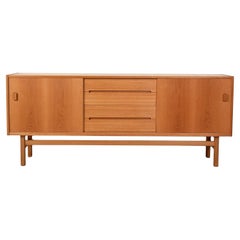 Credenza modello "Arild" di Nils Jonsson per Troeds in rovere