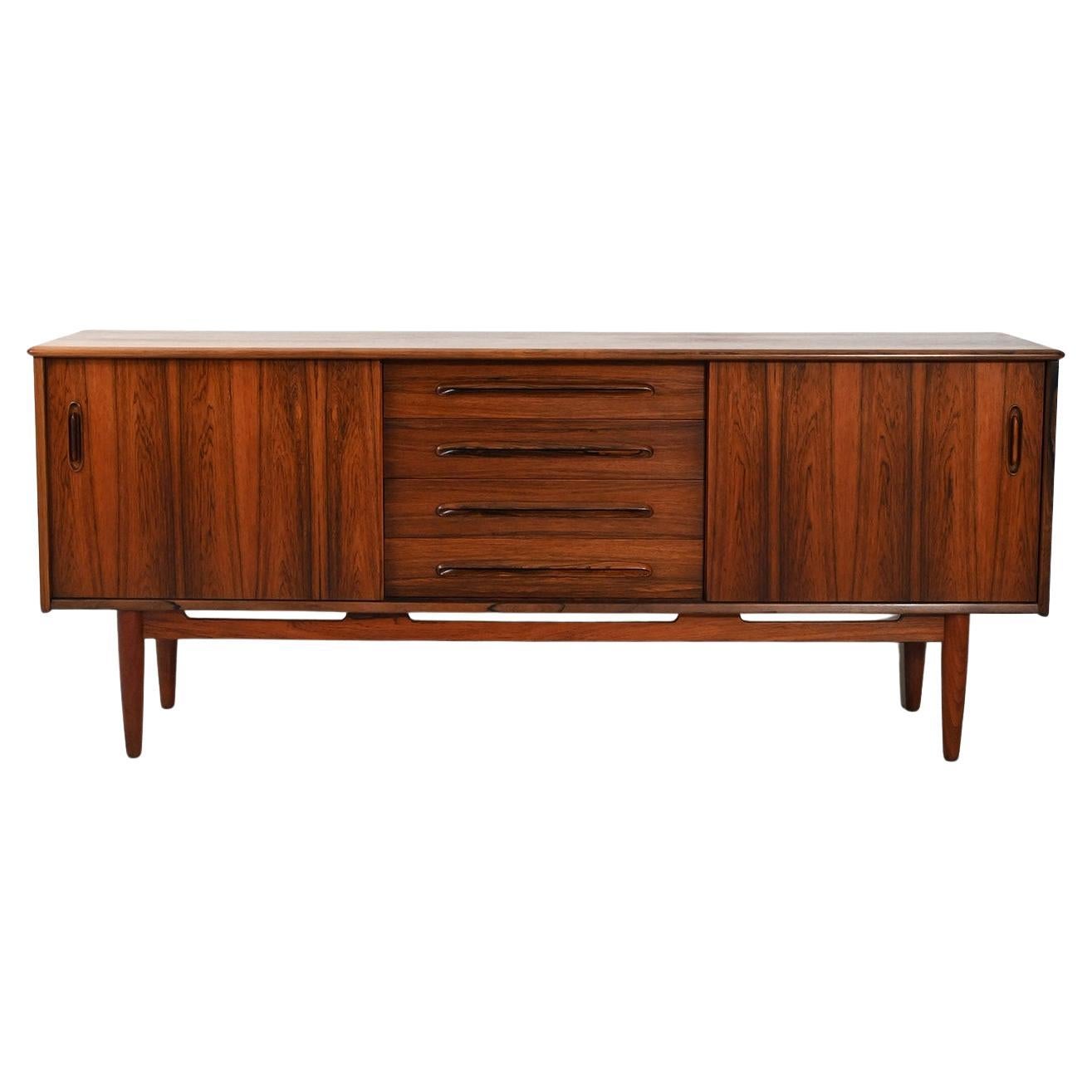 Sideboard modello “Cortina” di Nils Jonsson per Troeds in palissandro