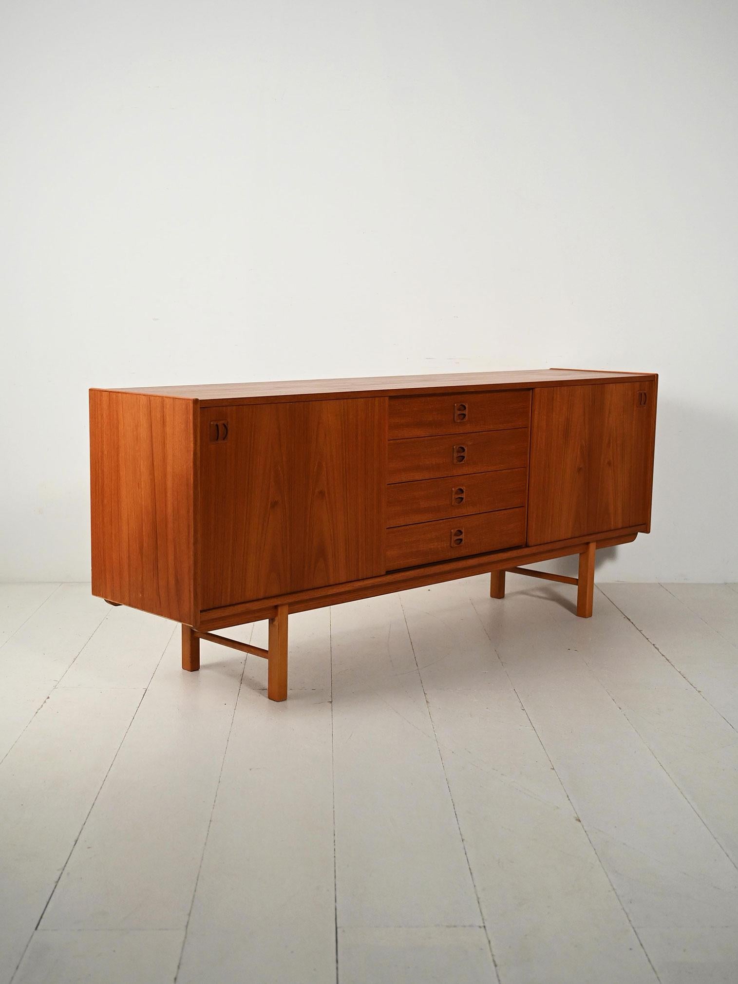 Sideboard modello Kørsor di IKEA in teak anni ’60 In Good Condition For Sale In Brescia, IT