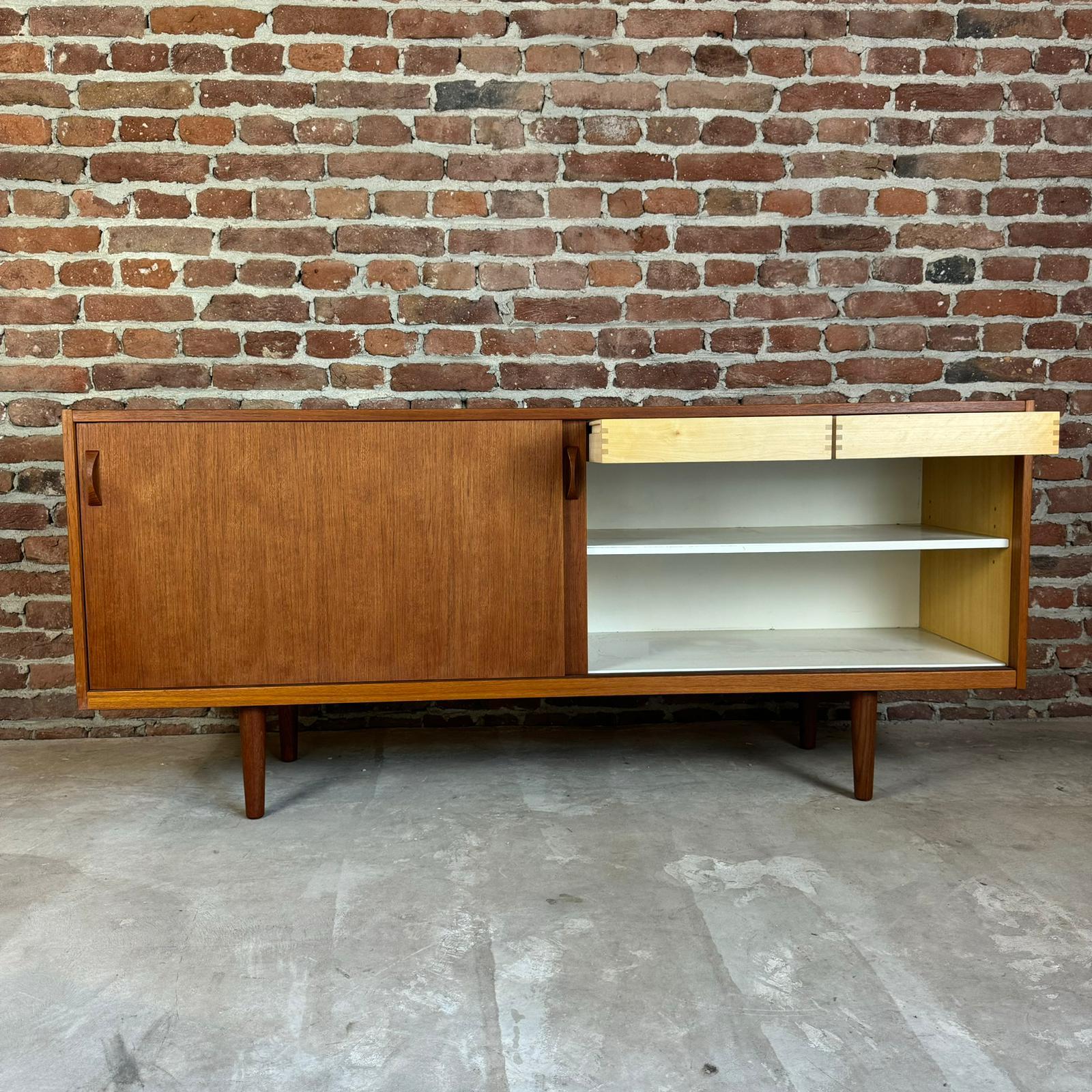 Sideboard Nils Jonsson for Hugo Troeds In Good Condition In Torino, IT
