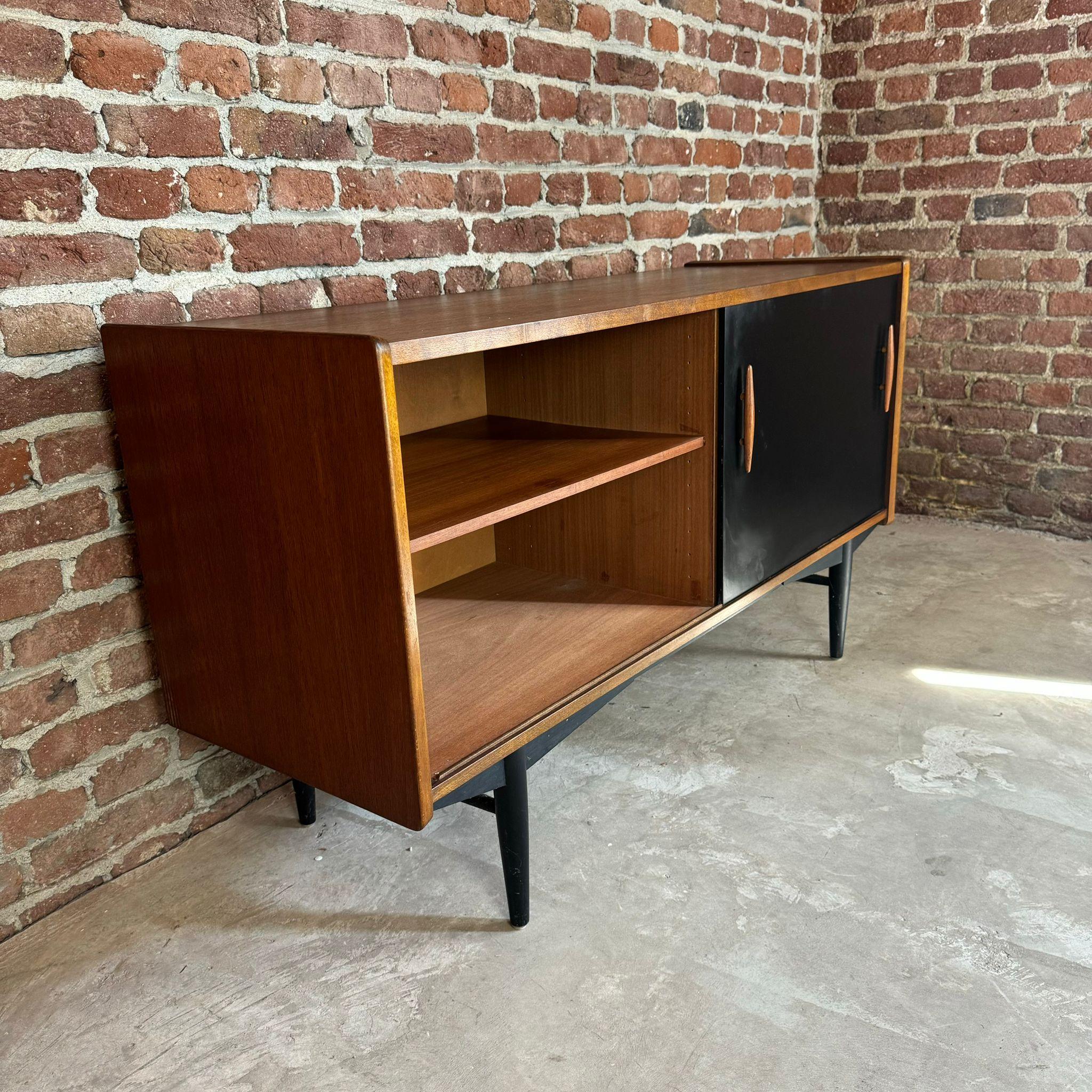 Sideboard Nils Jonsson for Hugo Troeds In Excellent Condition In Torino, IT