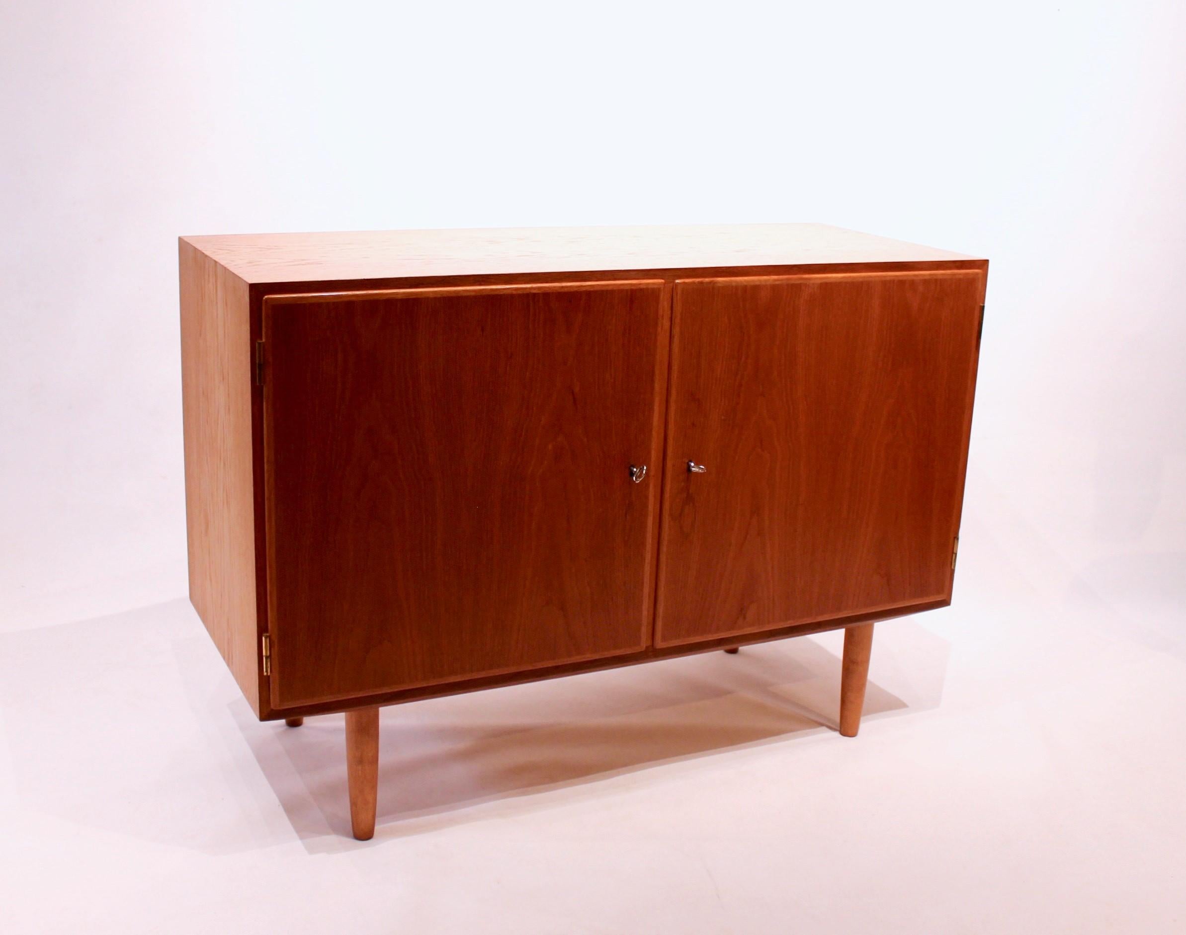 Sideboard of oak with two doors of Danish design from the 1960s. The sideboard is in great vintage condition and we have two in stock, but will be sold separately.