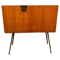 Sideboard aus den 60er-Jahren mit Fuß