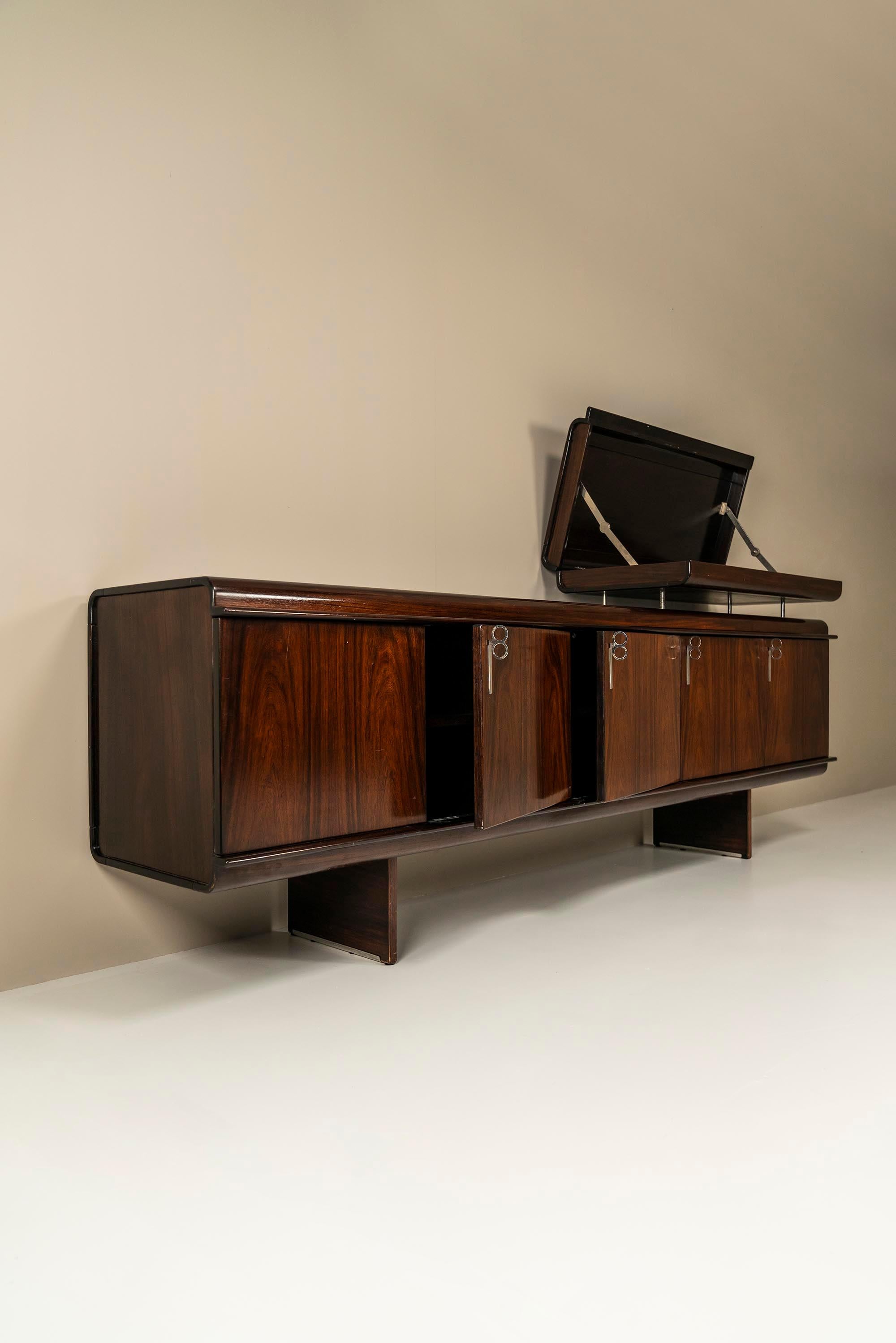 Sideboard 'Pellicano' in Rosewood by Vittorio Introini for Saporiti, Italy 1960s In Good Condition In Hellouw, NL