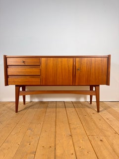 Petit buffet danois en teck, style « Scandinavian Modern », années 60