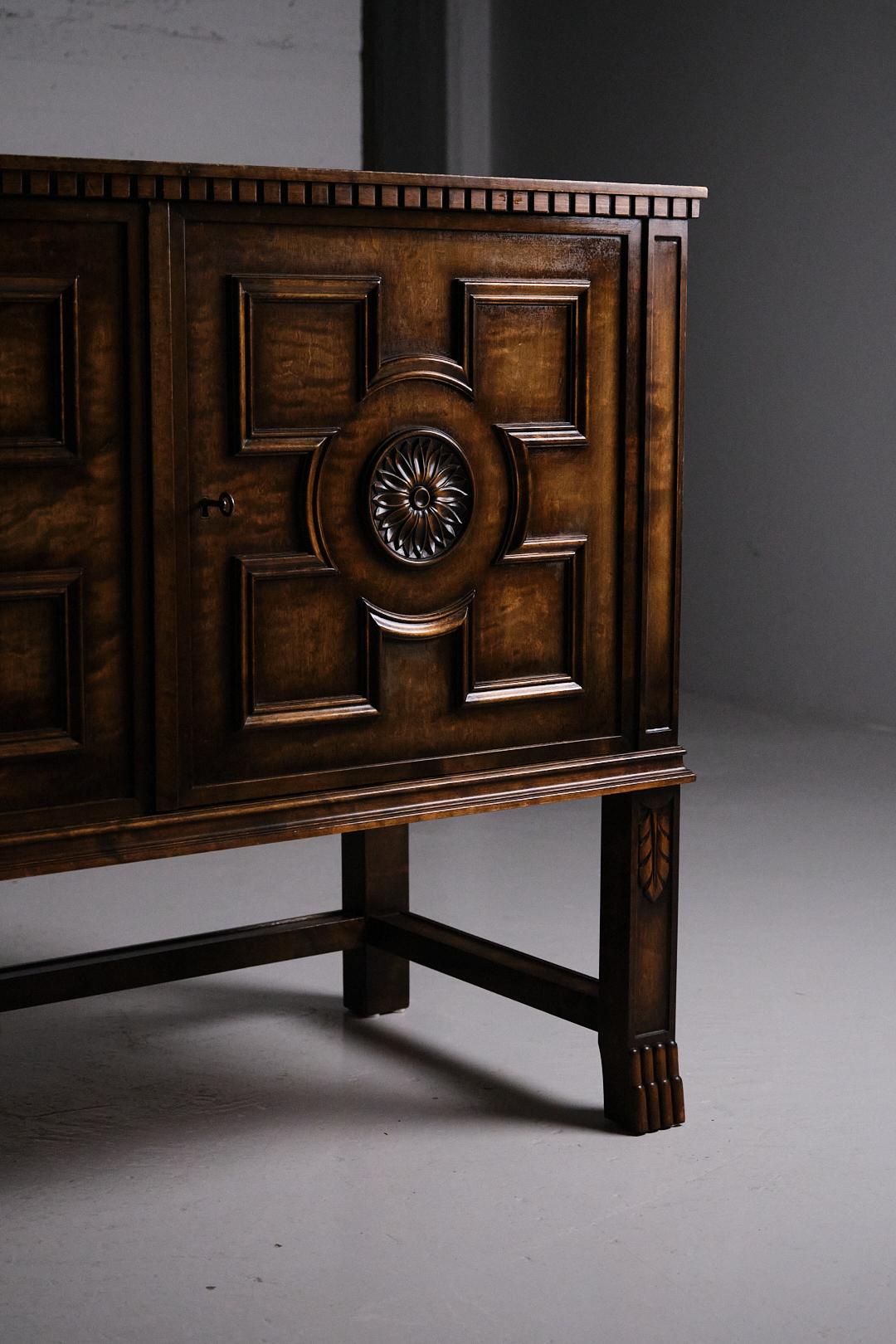Sideboard 'Borgholm' attributed to Axel Einar Hjorth for Bodafors, Sweden, 1920s In Good Condition For Sale In Eskilstuna, SE