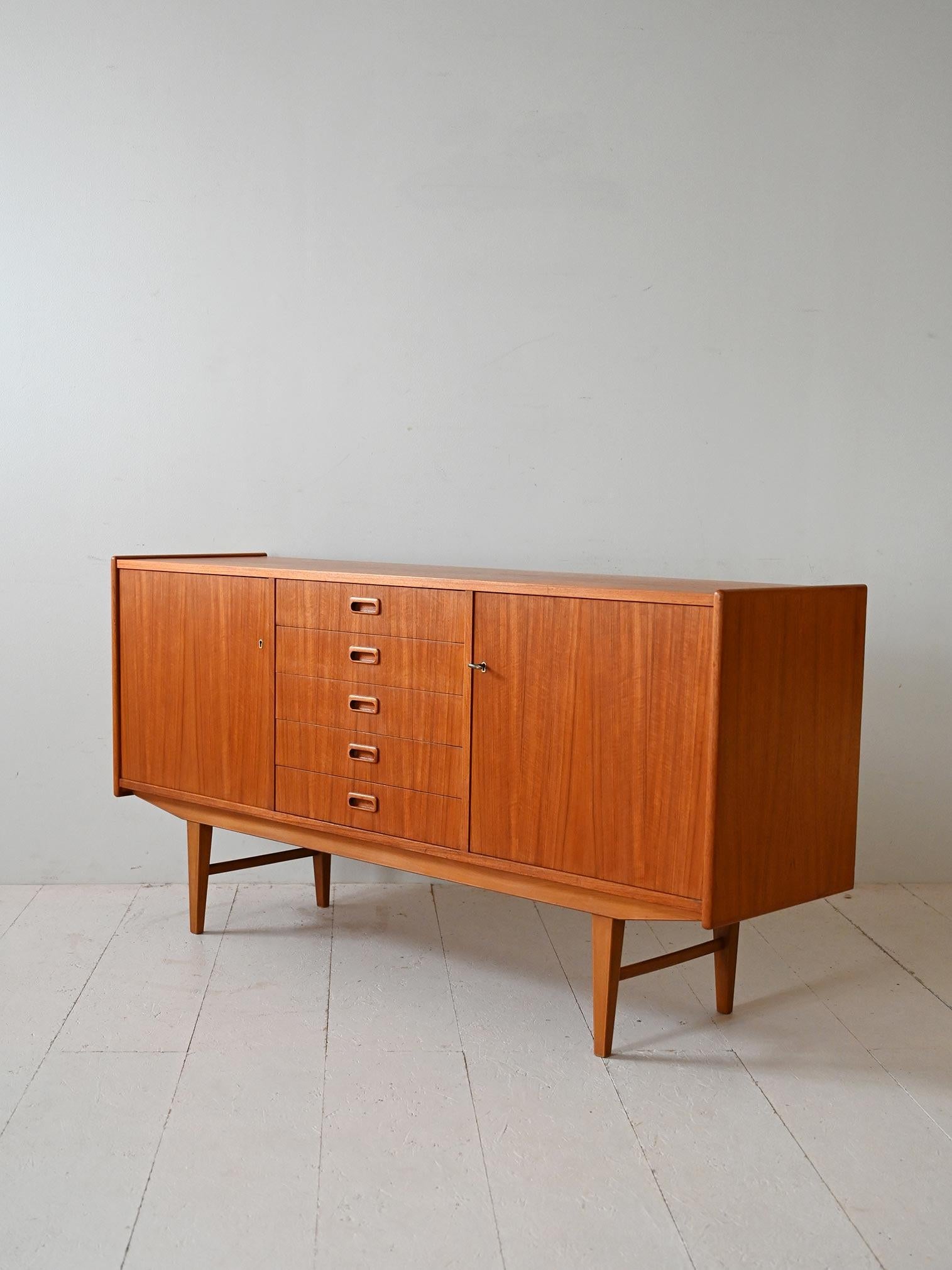 Scandinavian Sideboard scandinava in teak con cassetti centrali