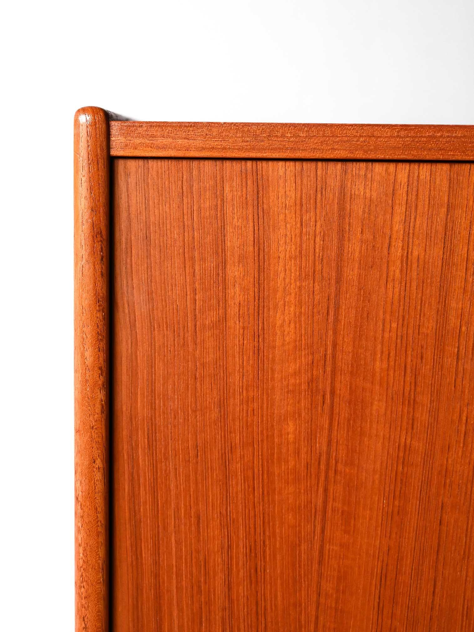 Sideboard scandinava in teak con cassetti centrali In Good Condition In Brescia, IT