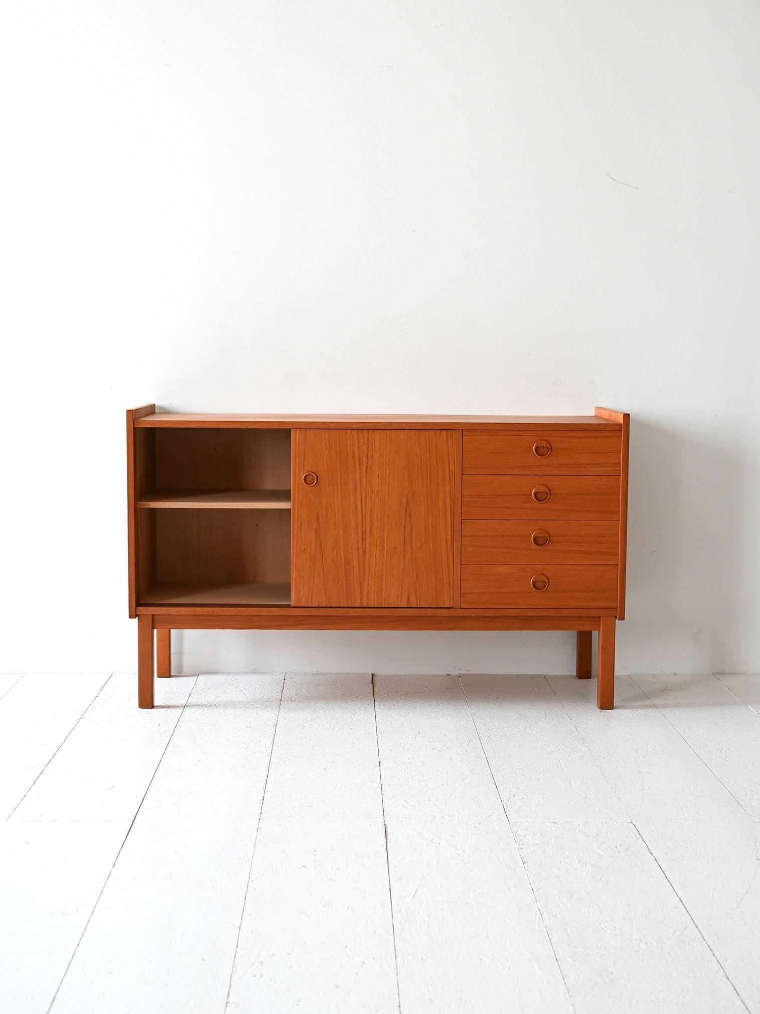 Scandinavo moderno Sideboard scandinavo anni 50/60 in teak in vendita