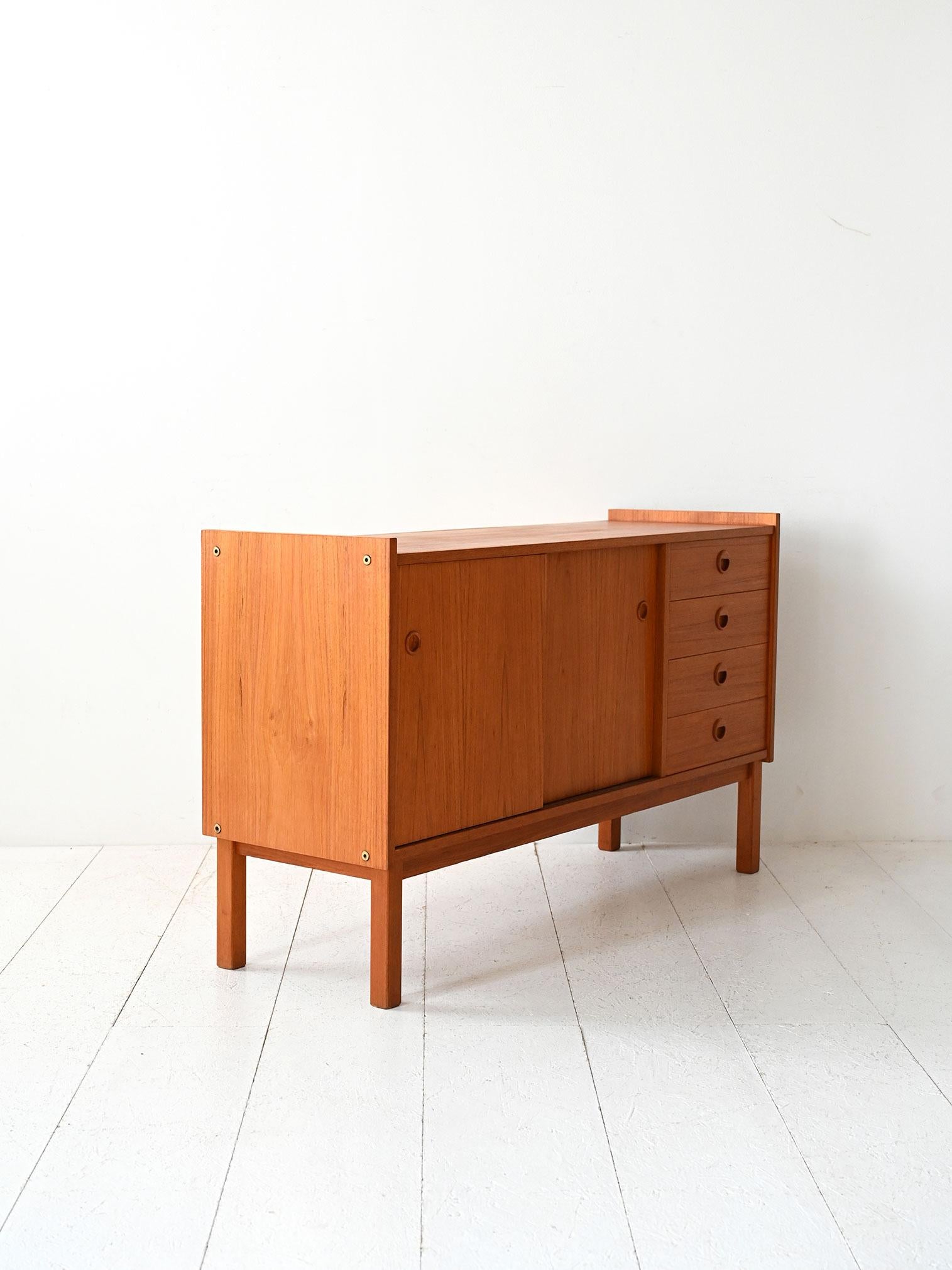 Sideboard scandinavo anni 50/60 in teak In condizioni buone in vendita a Brescia, IT