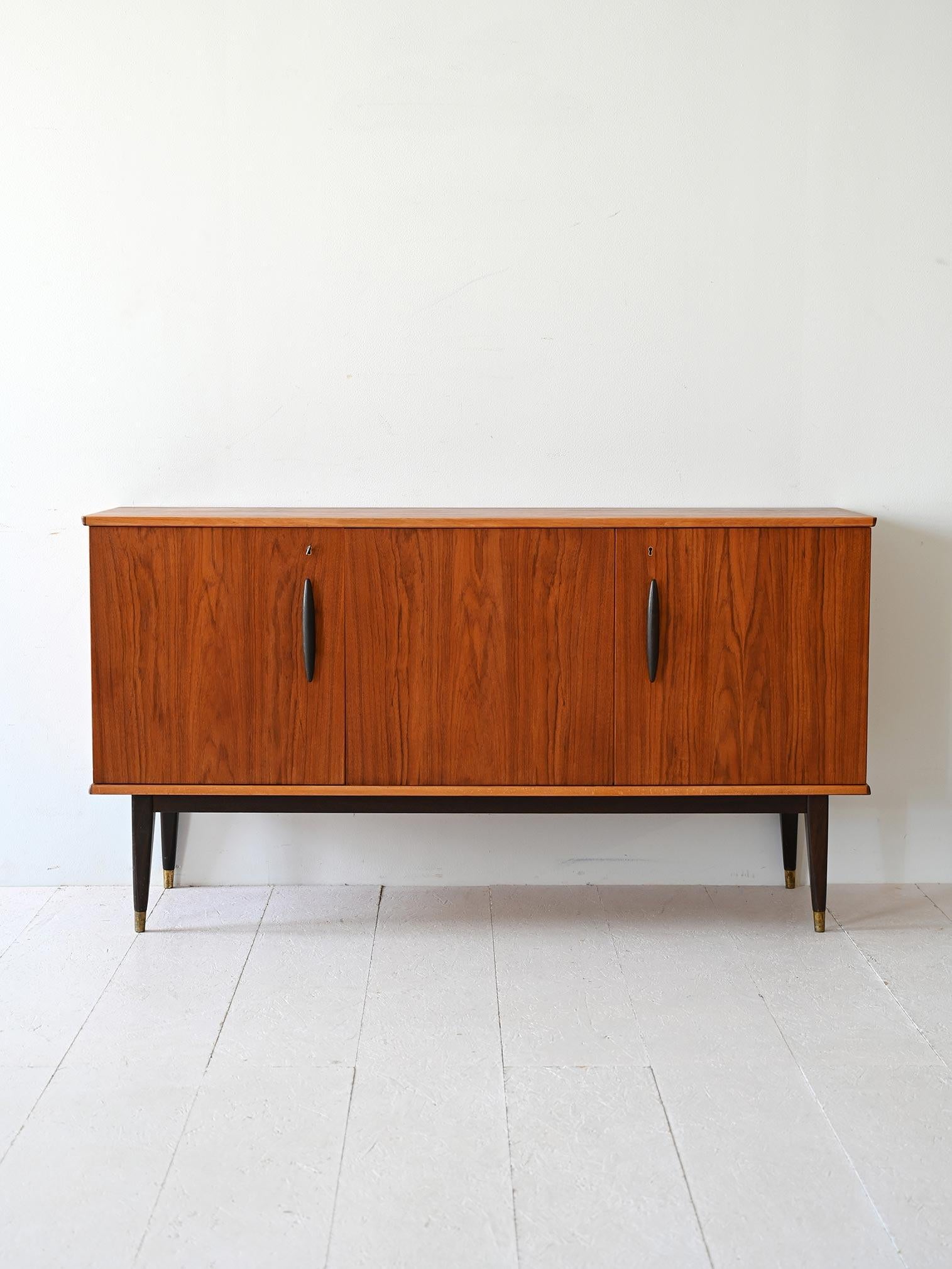 Scandinavian 1950s teak sideboard In Good Condition For Sale In Brescia, IT