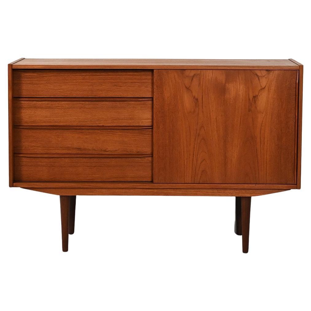 Scandinavian 60s sideboard with one door and drawers