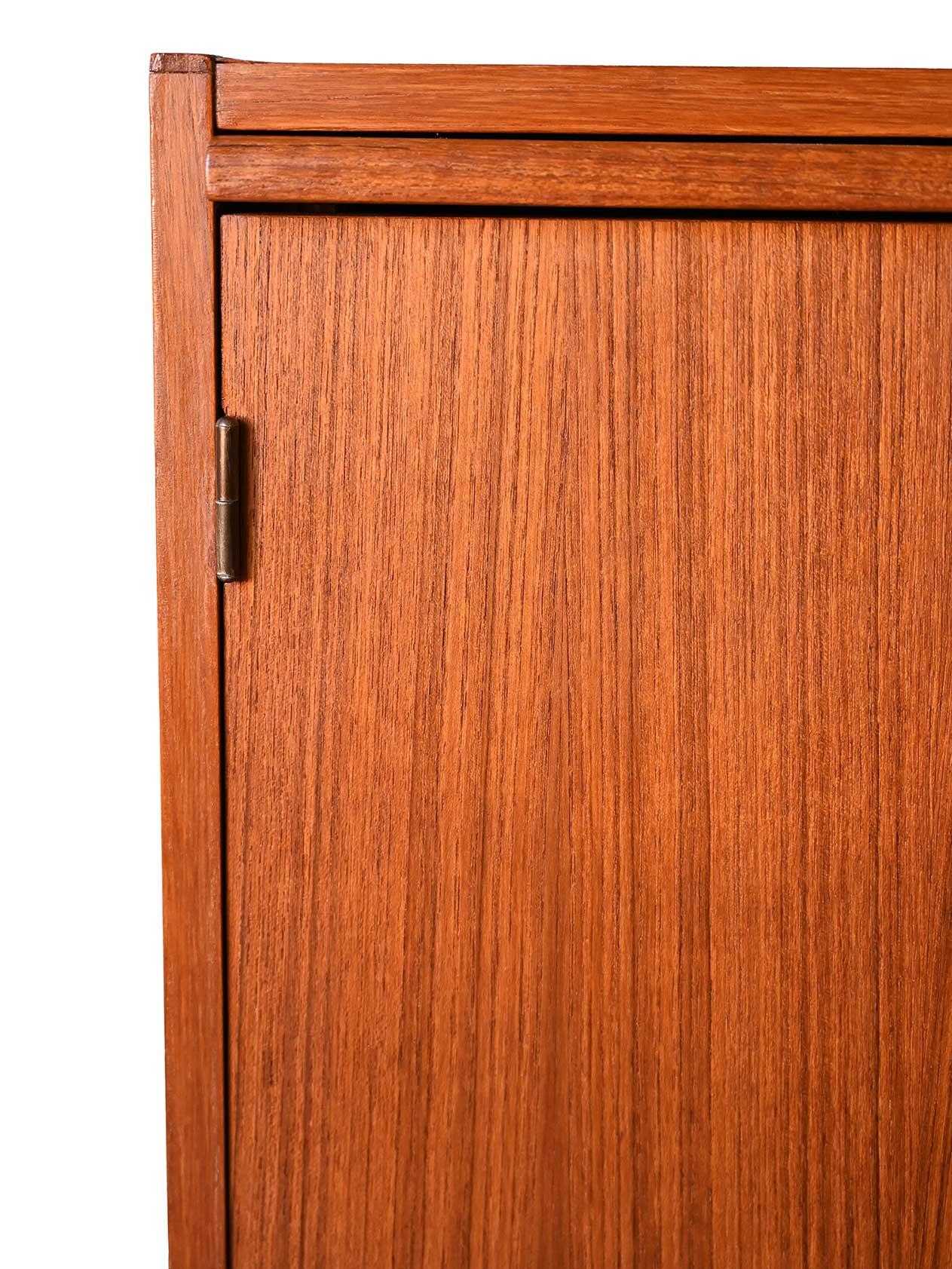 Sideboard scandinavo con piano estraibile in vendita 3