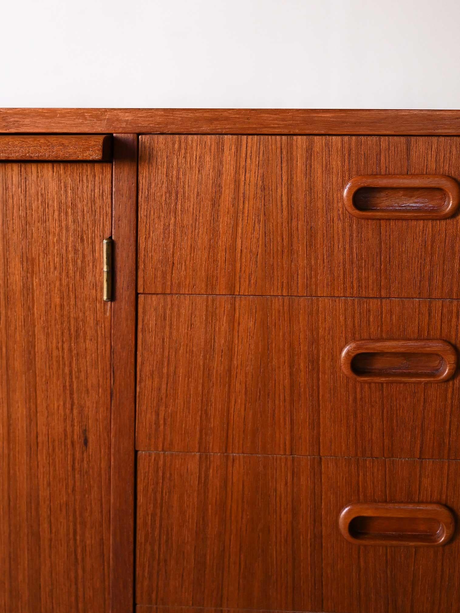 Sideboard scandinavo con piano estraibile in vendita 4