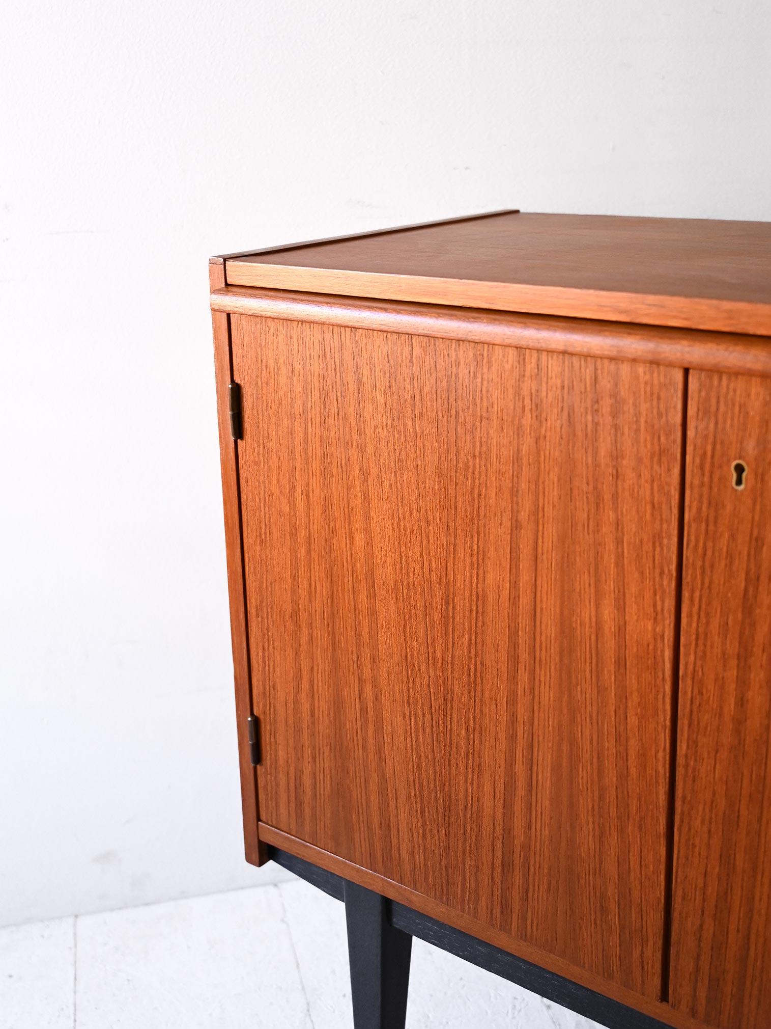 Sideboard scandinavo con piano estraibile in vendita 5