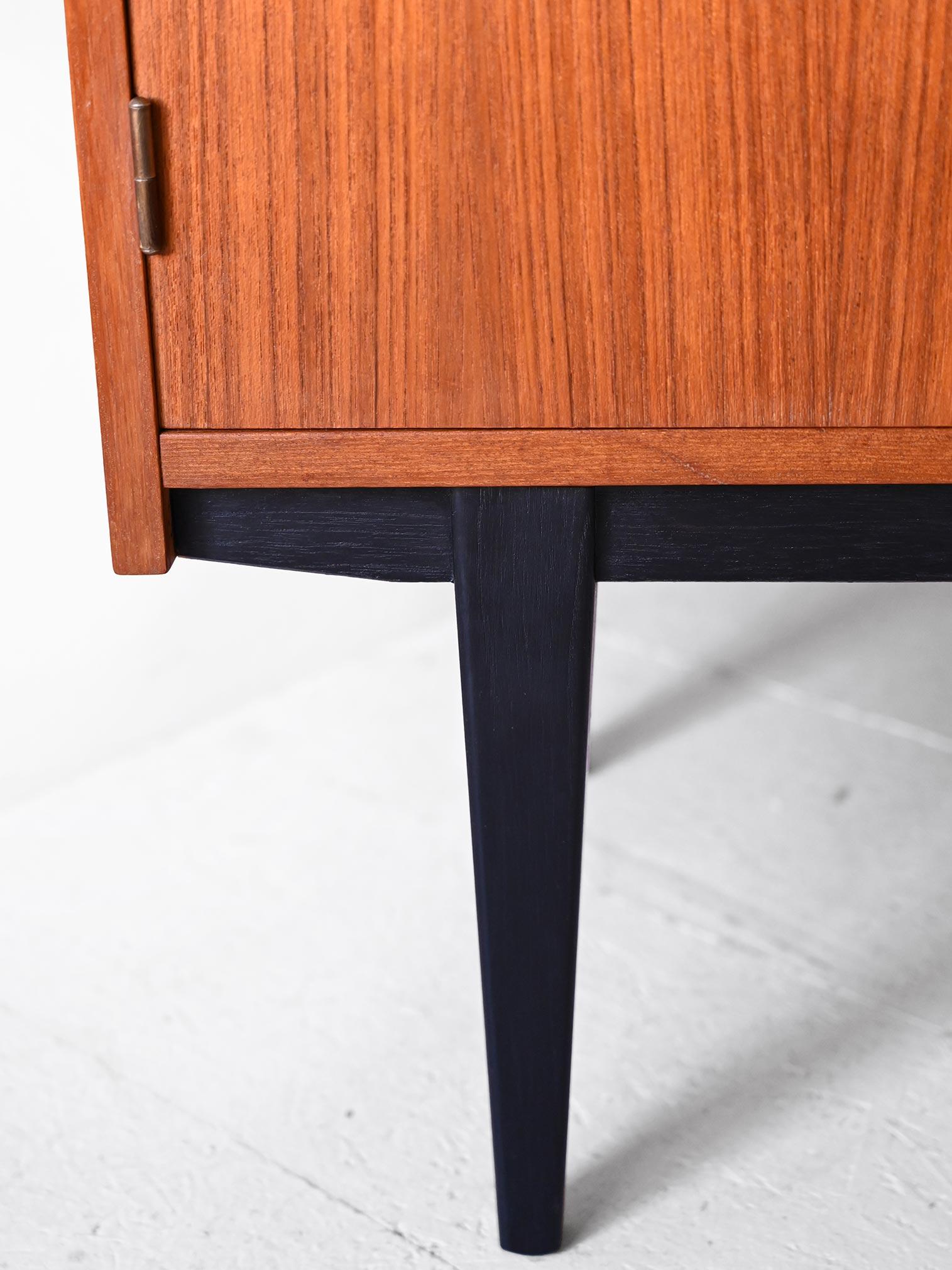 Sideboard scandinavo con piano estraibile in vendita 2