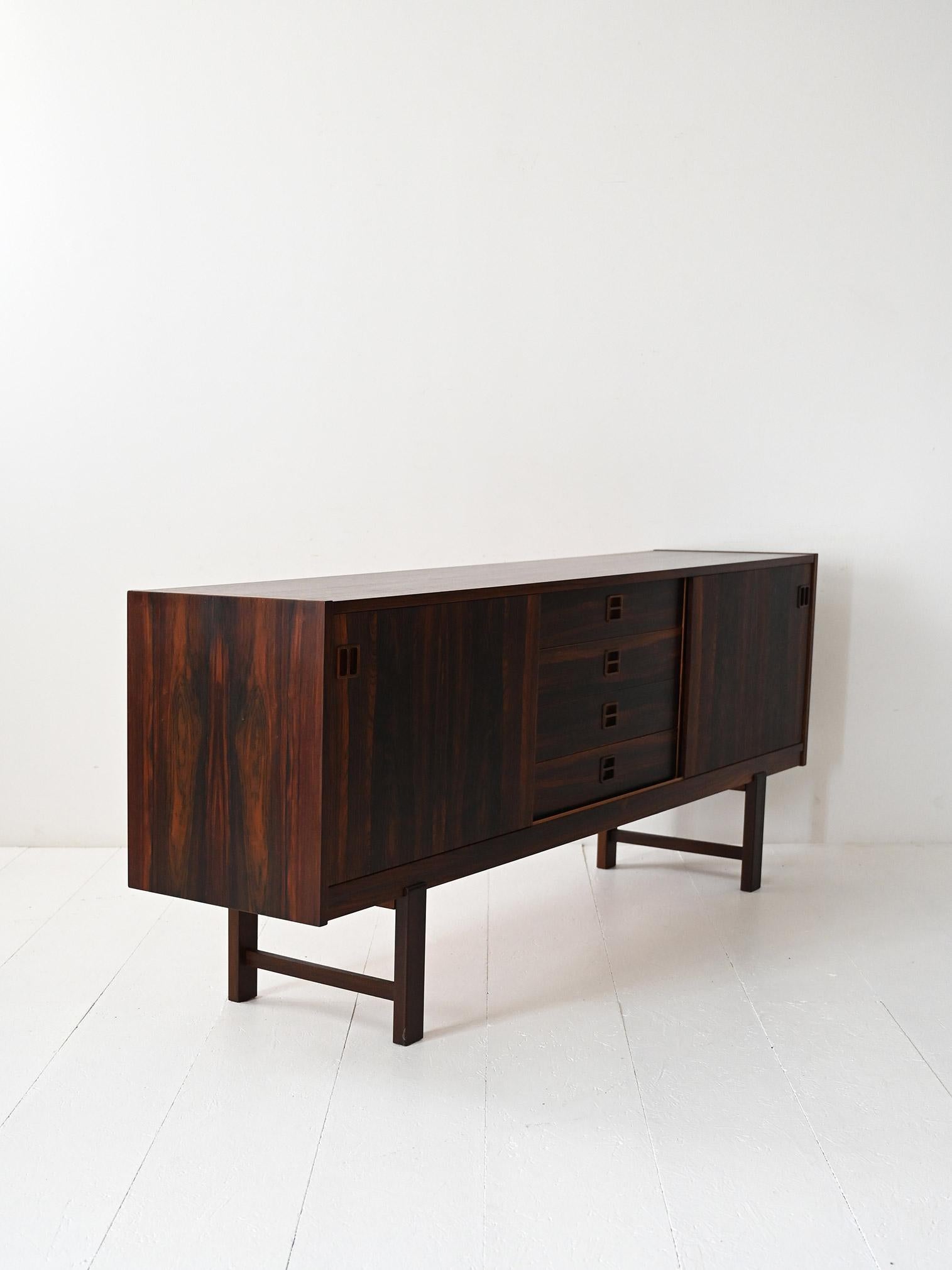 Scandinavian rosewood sideboard from the 1960s In Good Condition For Sale In Brescia, IT