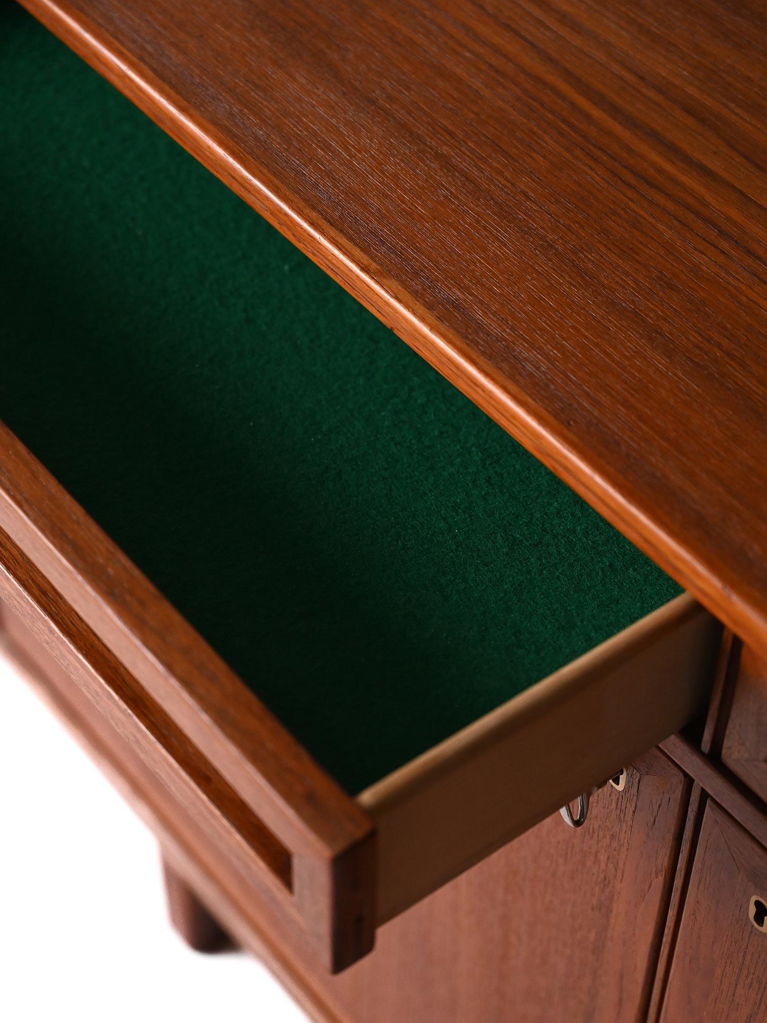 Scandinavian teak sideboard with doors and drawers For Sale 1