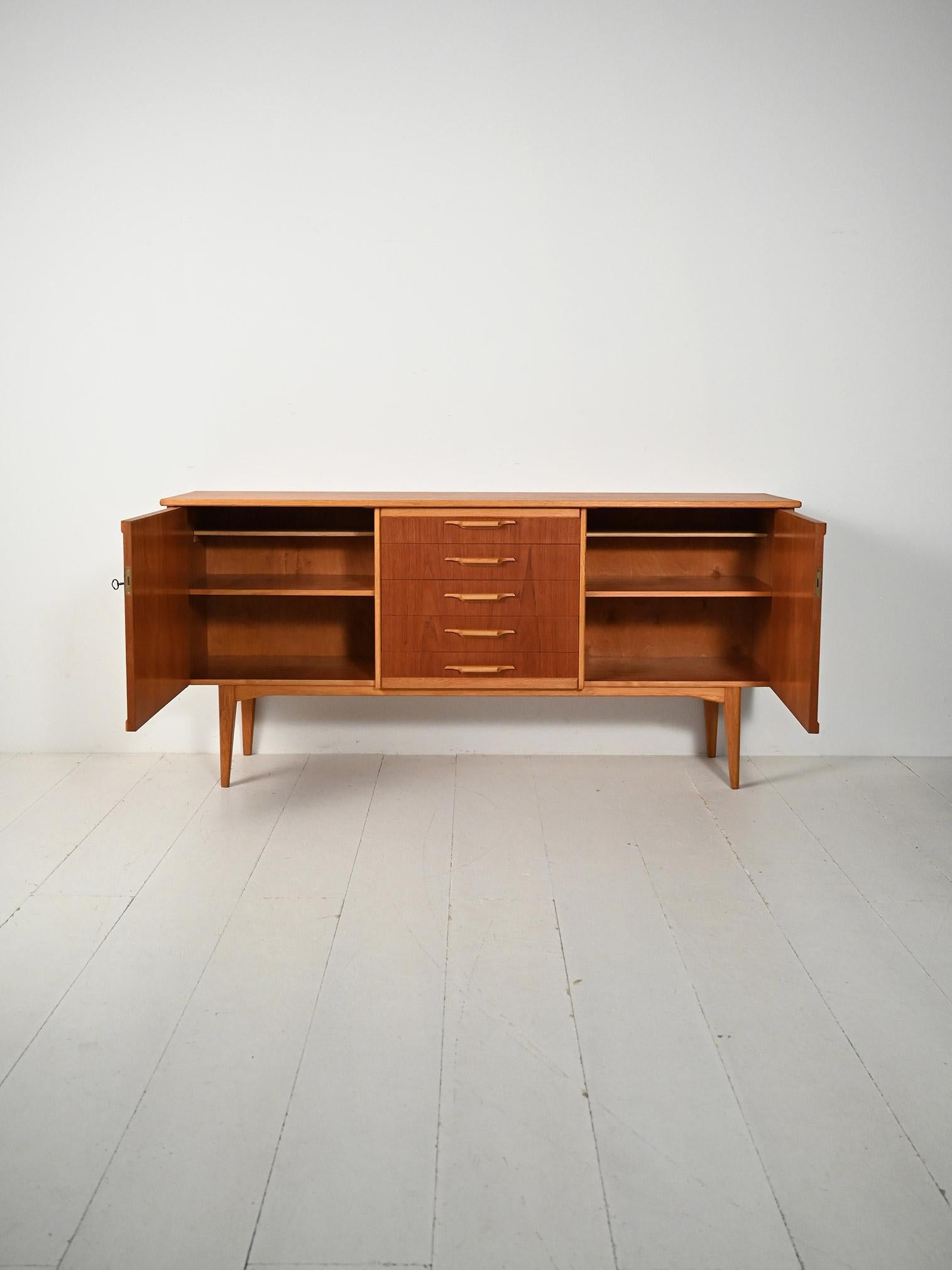 Scandinavian Modern Sideboard scandinavo in teak e rovere For Sale