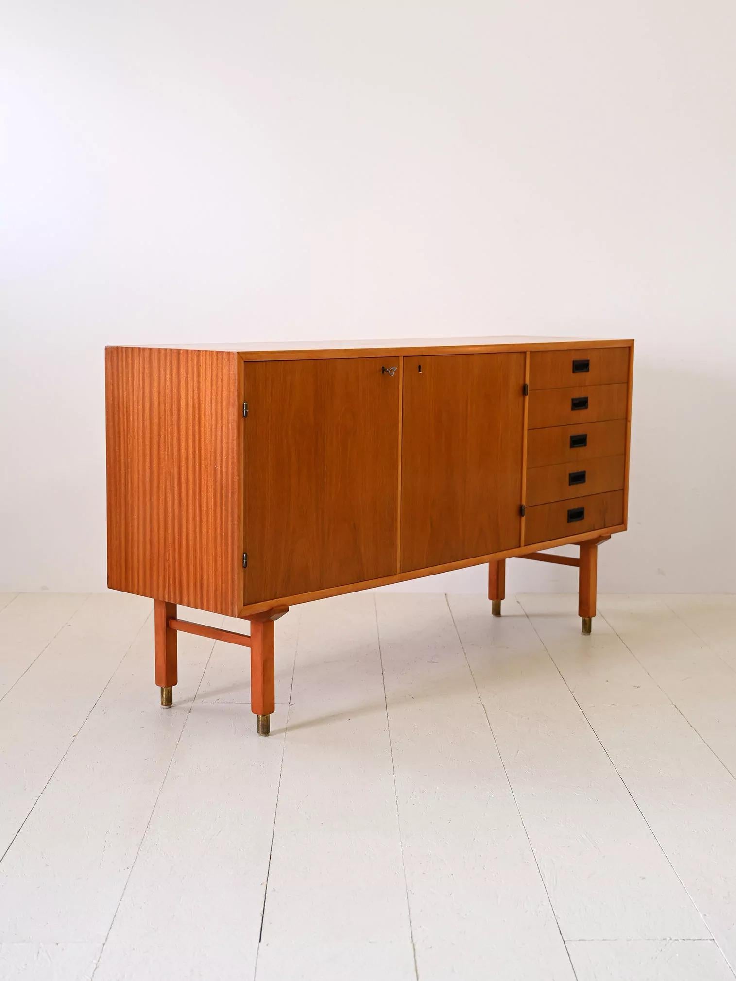 Scandinavian teak sideboard In Good Condition For Sale In Brescia, IT