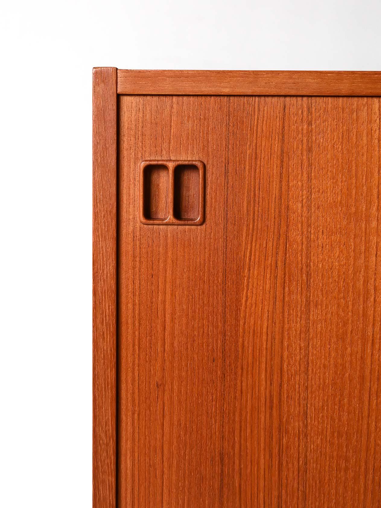 Scandinavian teak 1960s sideboard with drawers For Sale 1