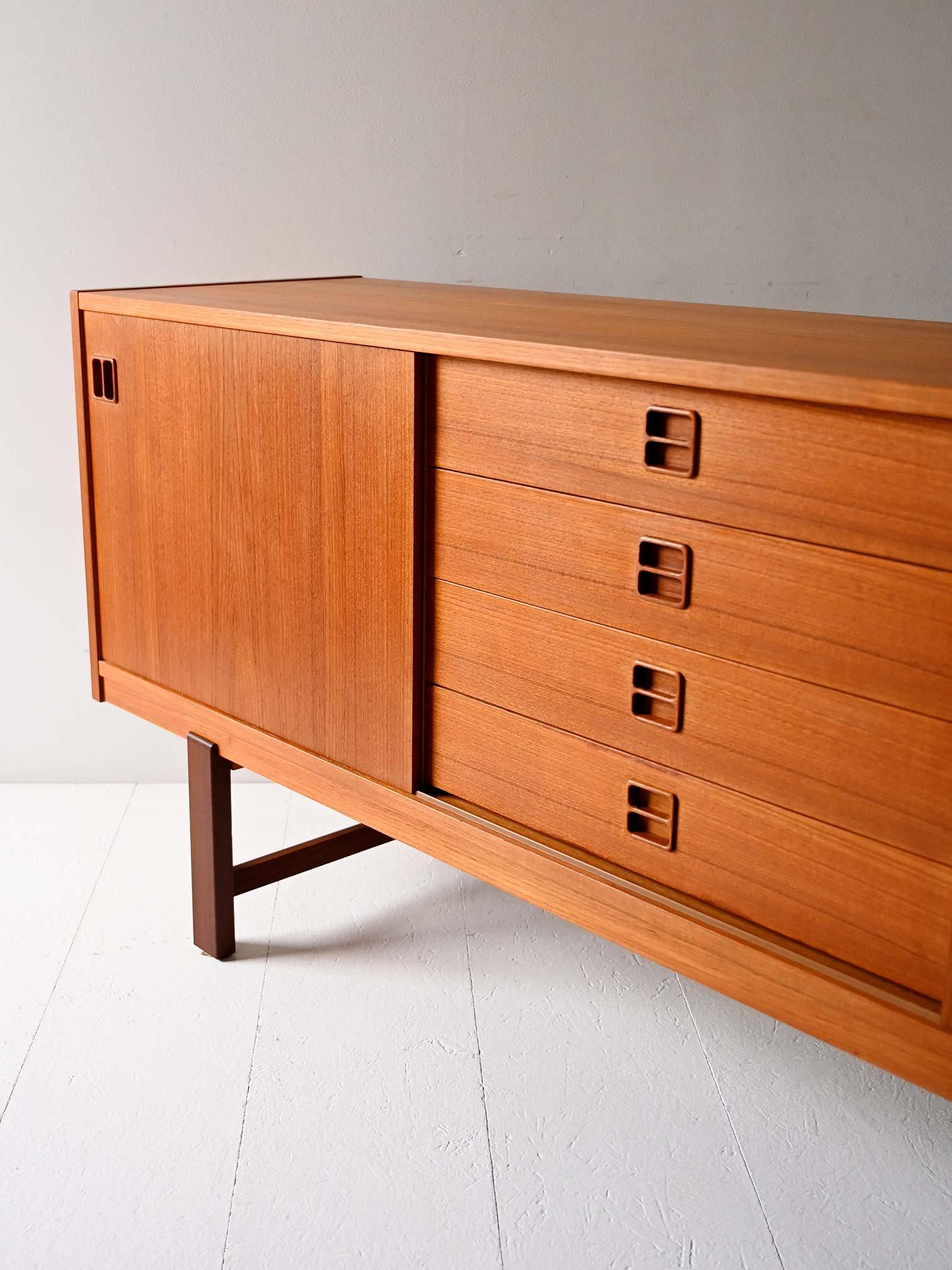 Scandinavian teak 1960s sideboard with drawers For Sale 2