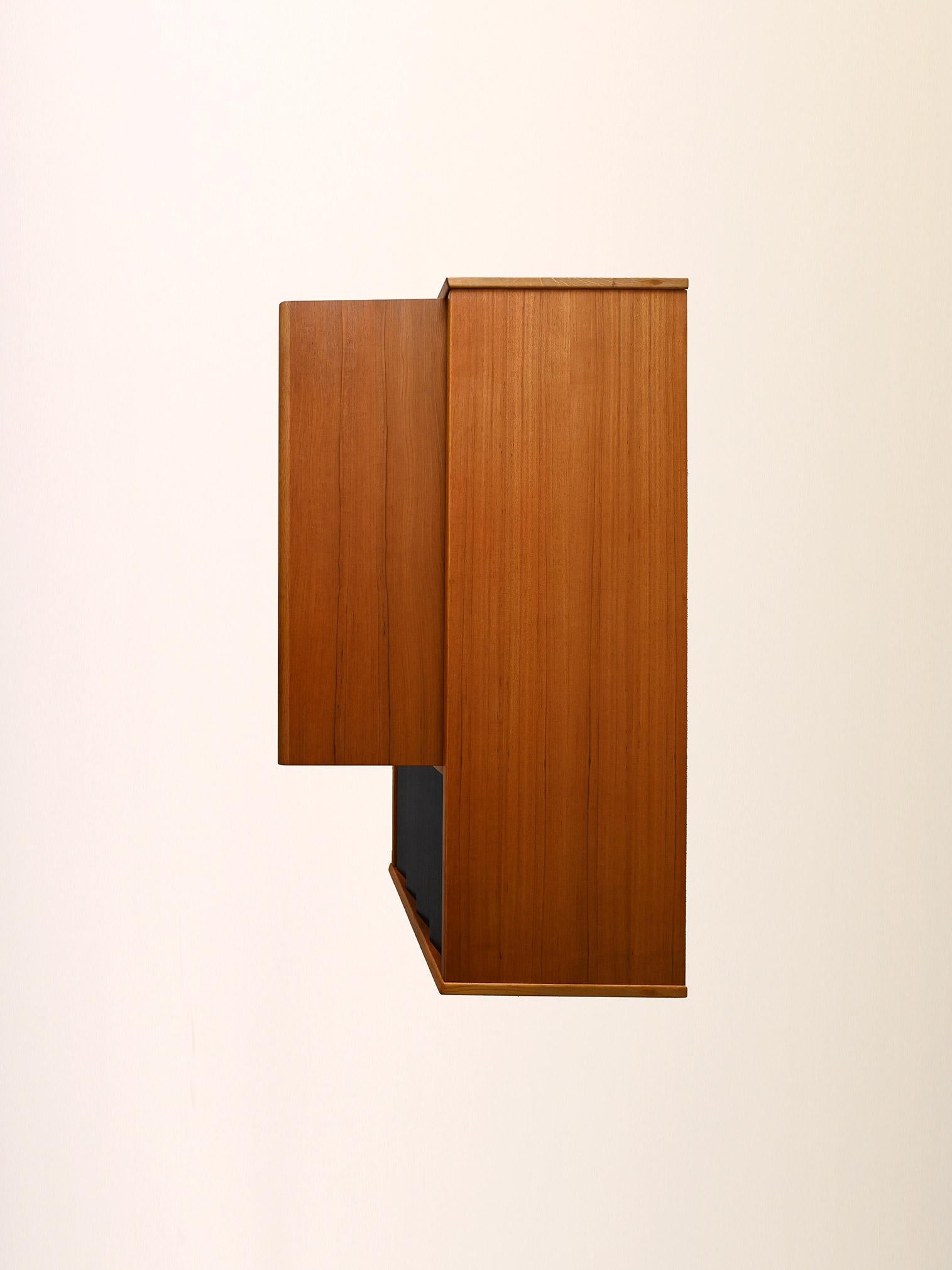 Sideboard scandinavo teak con dettagli neri in vendita 3
