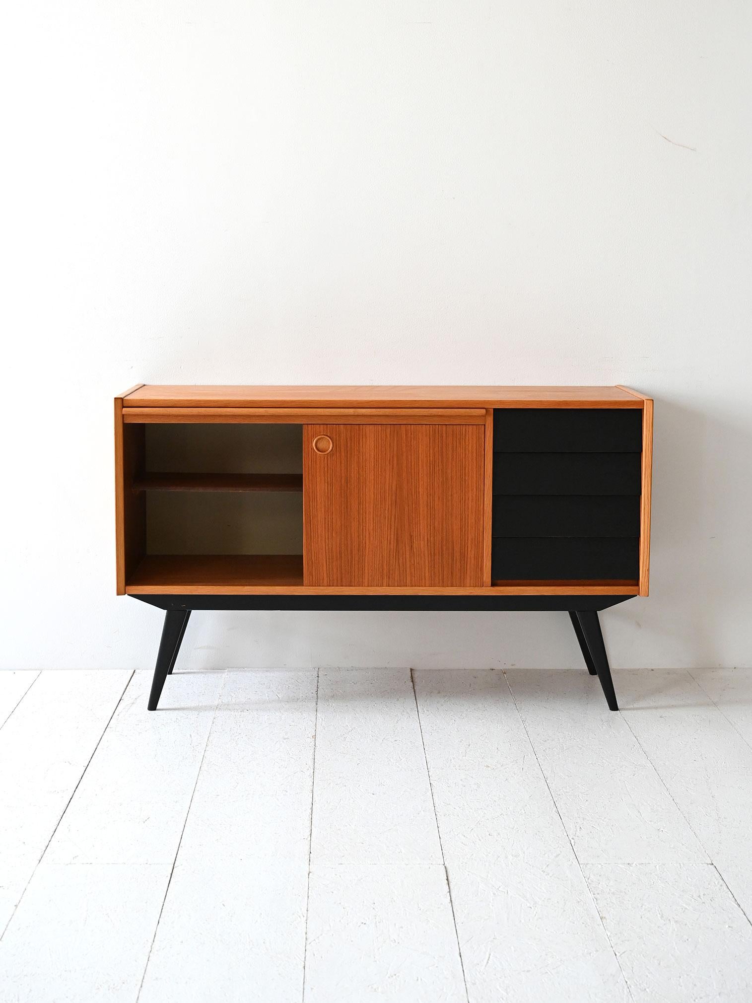 Scandinavo moderno Sideboard scandinavo teak con dettagli neri in vendita