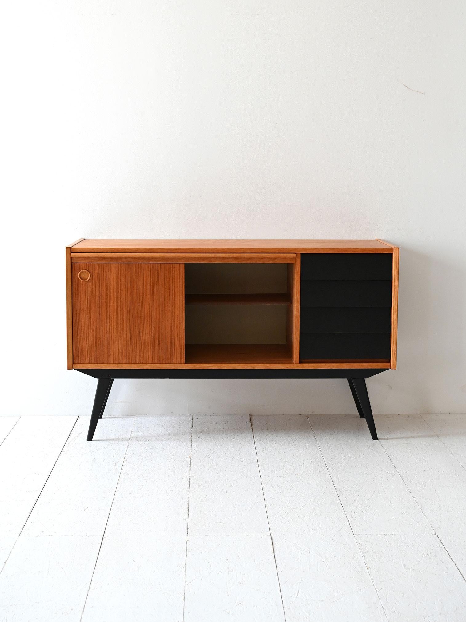 Scandinavian Sideboard scandinavo teak con dettagli neri in vendita