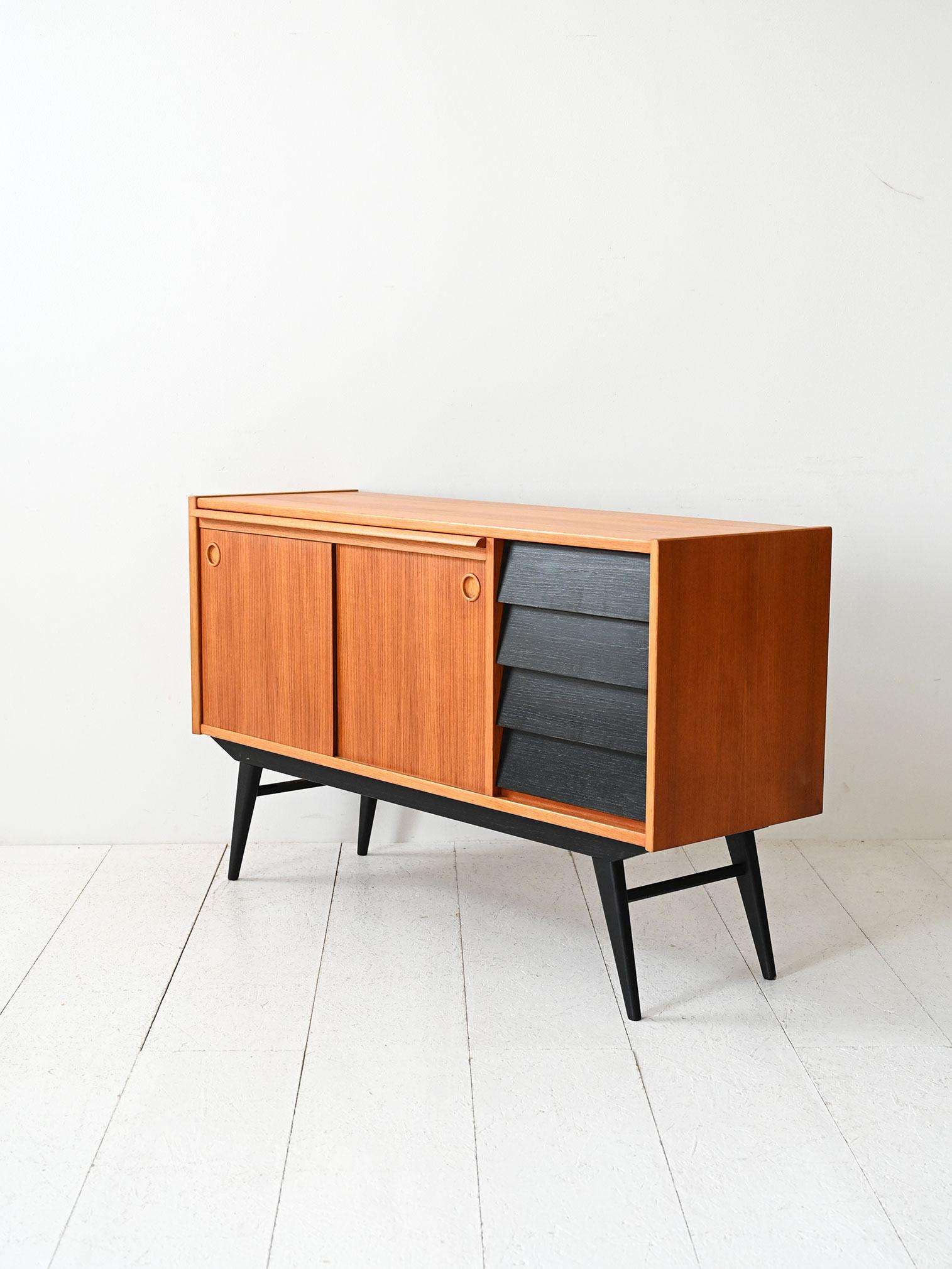 Mid-20th Century Sideboard scandinavo teak con dettagli neri in vendita