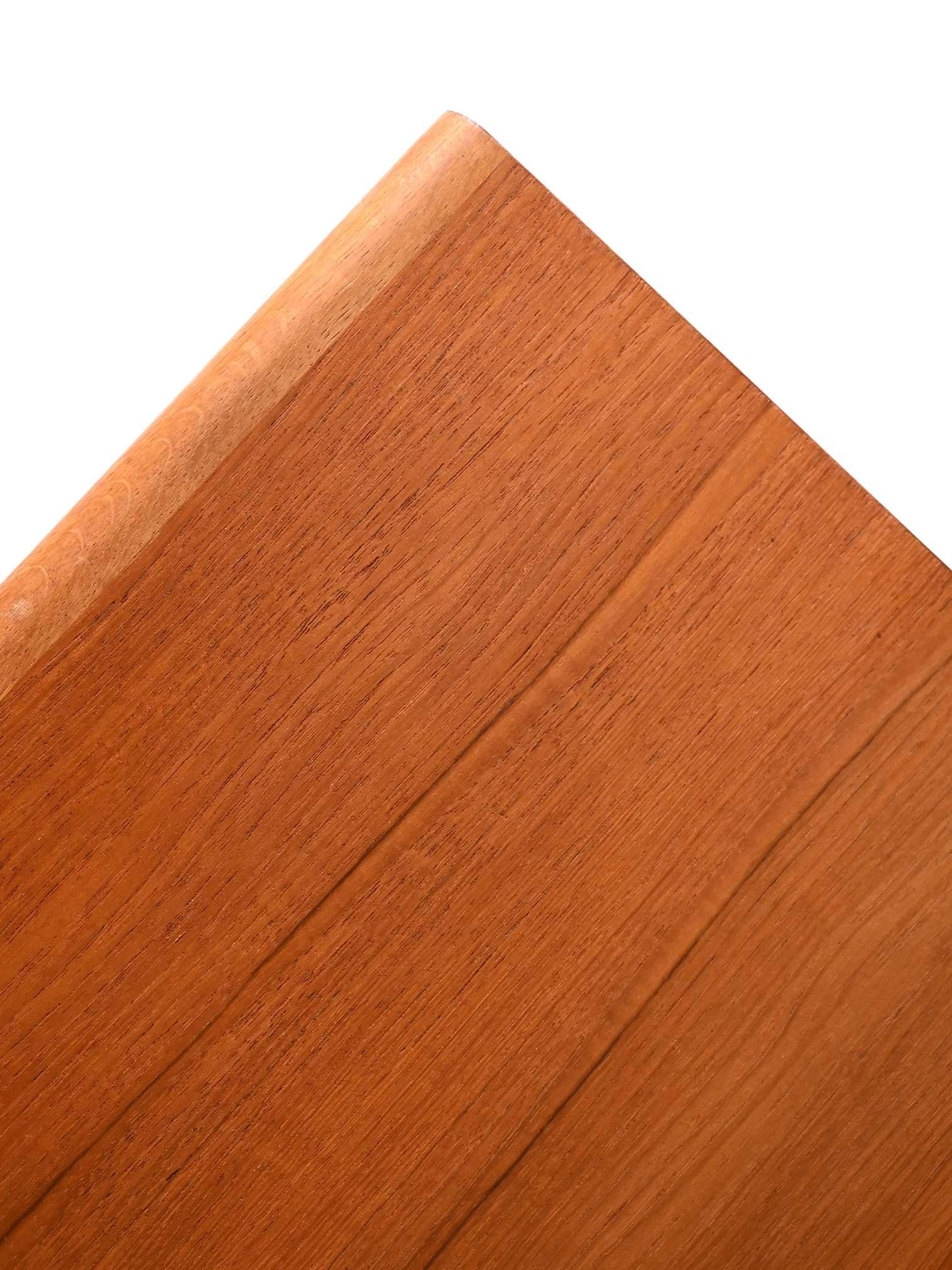 Teak Sideboard scandinavo teak con dettagli neri in vendita