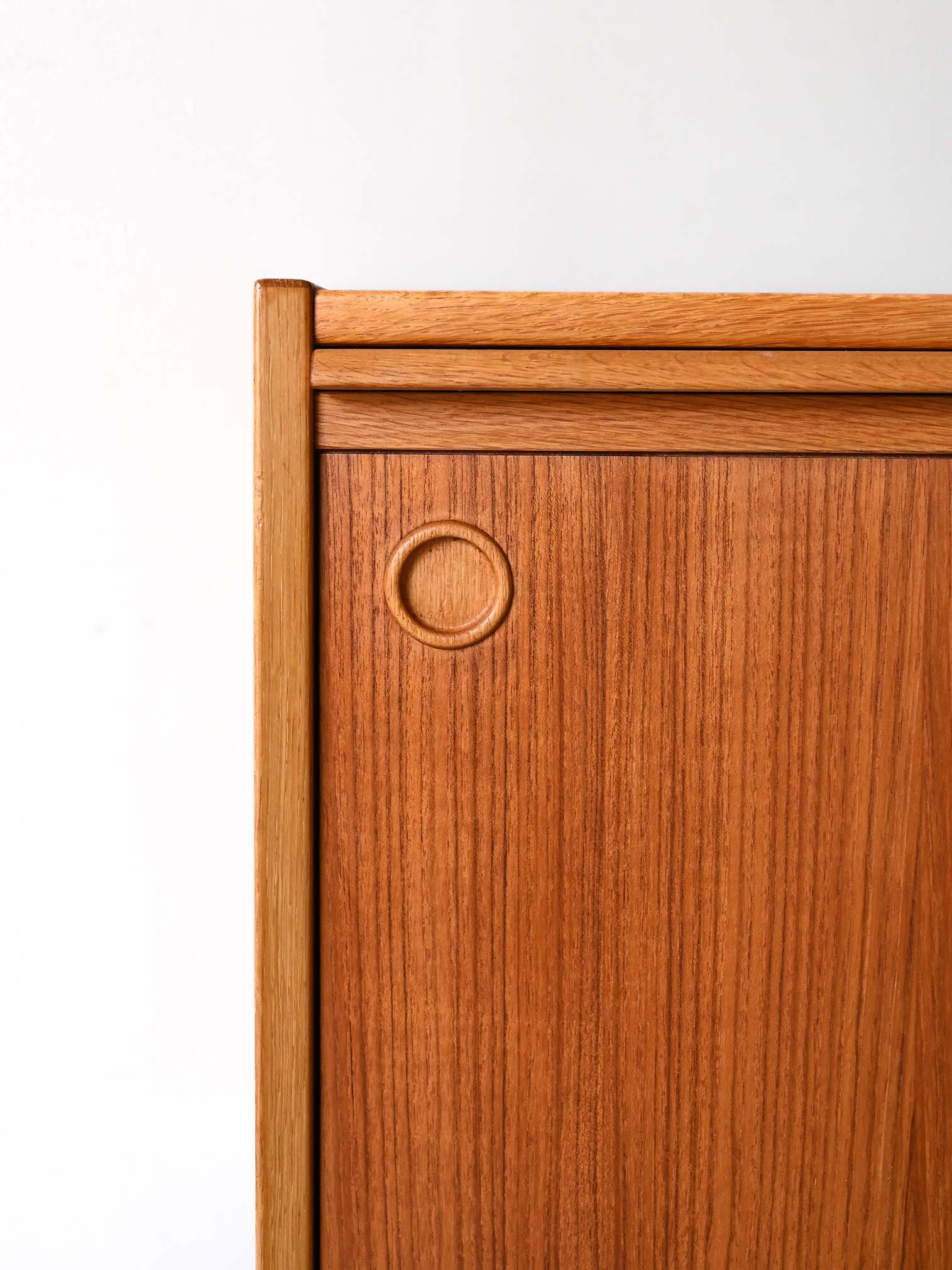 Sideboard scandinavo teak con dettagli neri in vendita 1