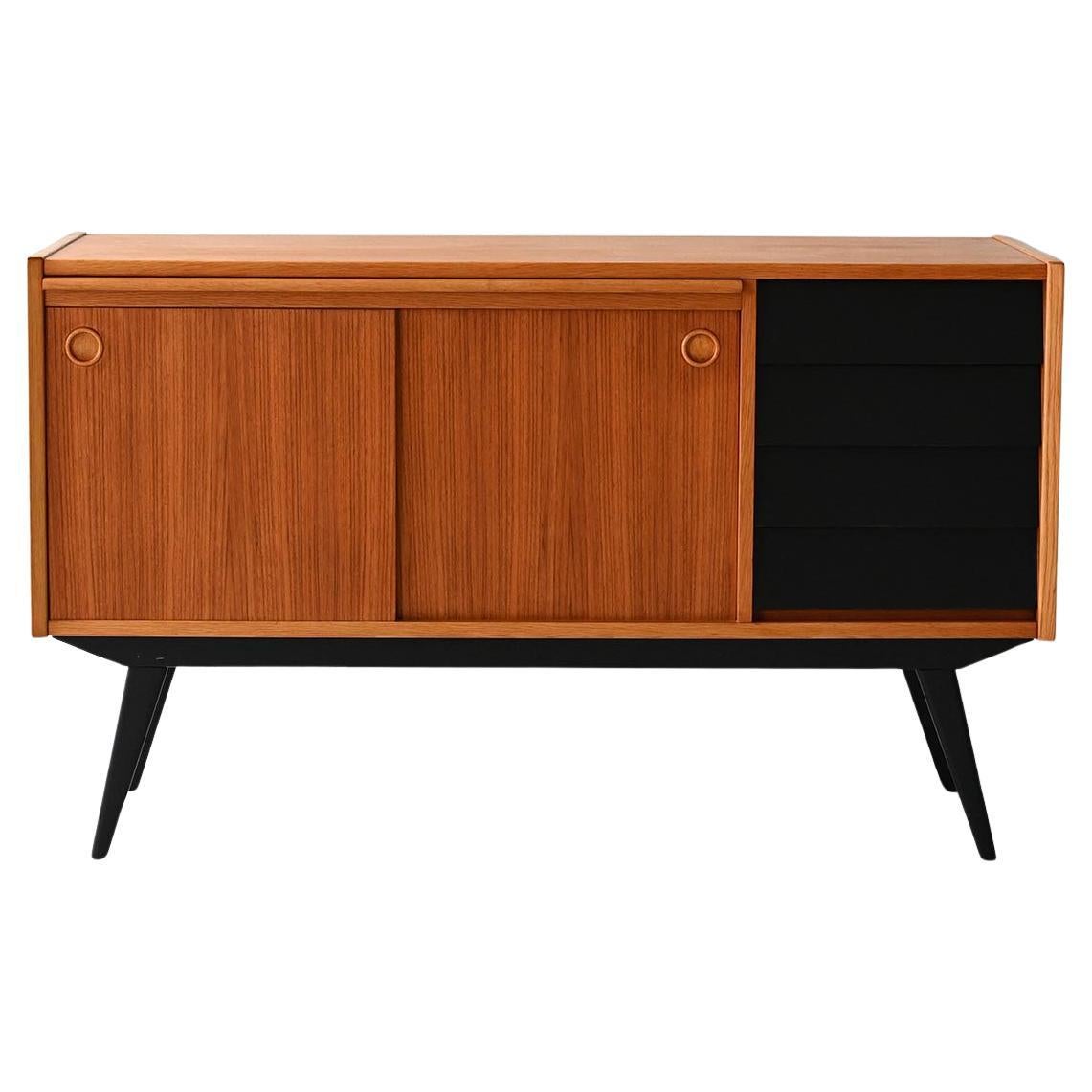 Sideboard scandinavo teak con dettagli neri in vendita
