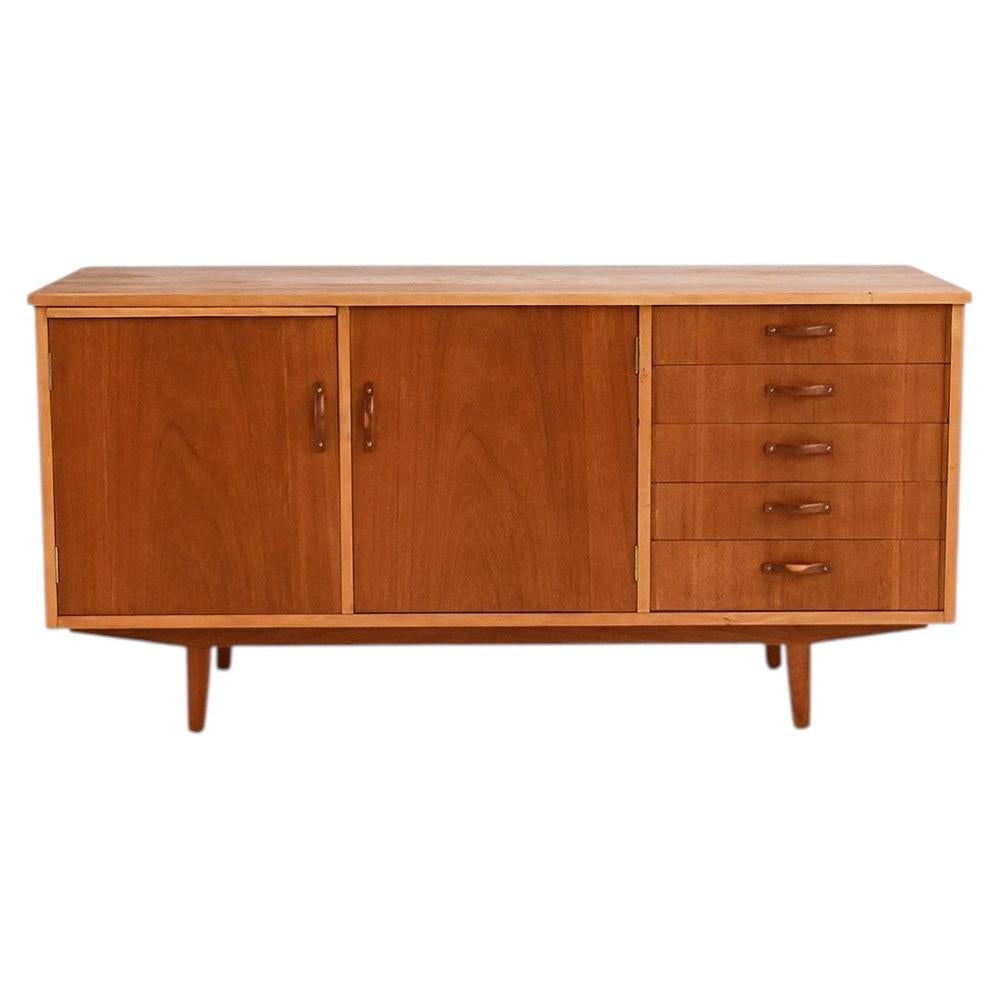 Skandinavisches Sideboard aus Teakholz mit ausziehbarem Regal aus den 1960er Jahren