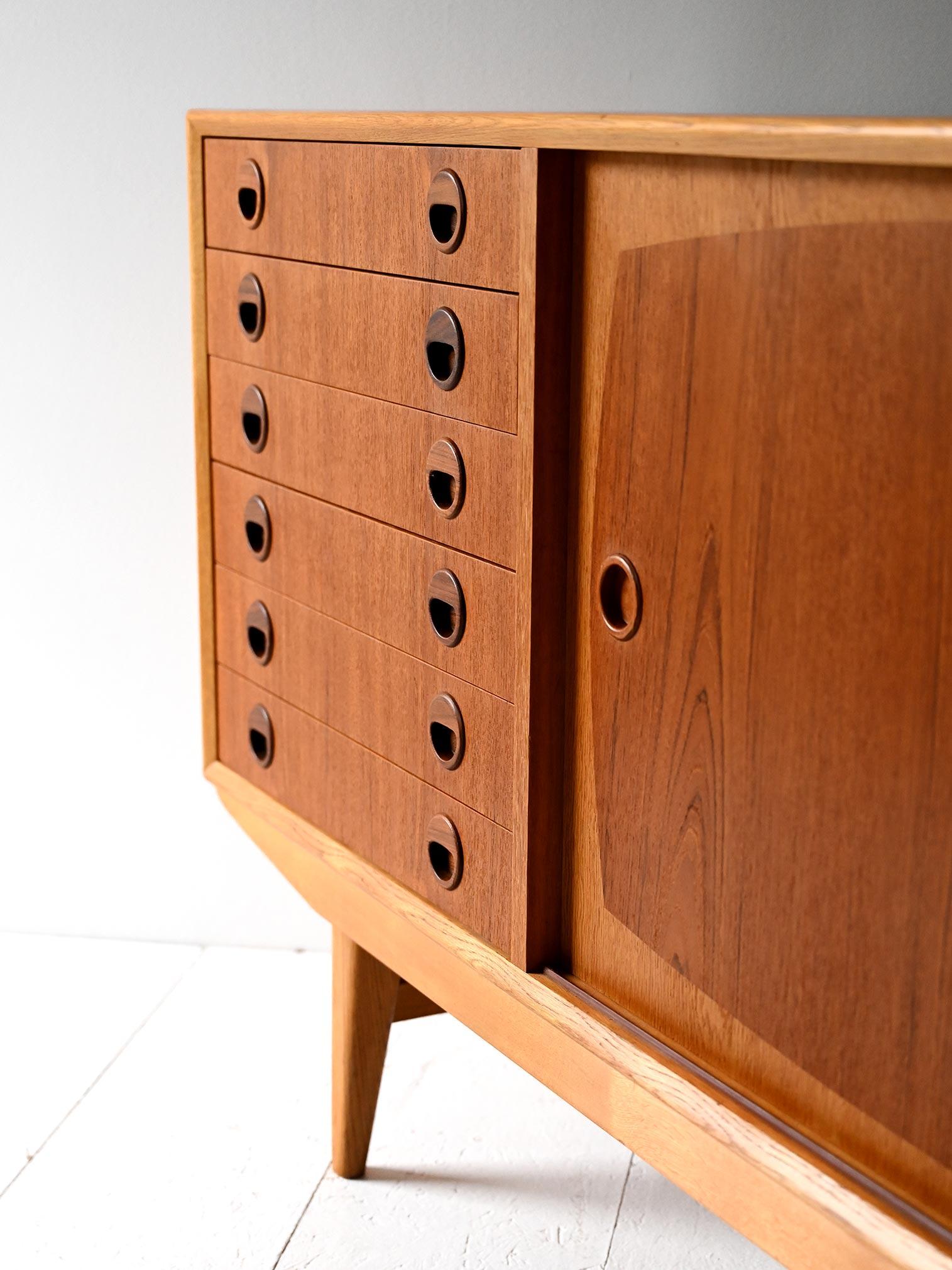 Sideboard scandinavo teak e rovere anni ’50/’60 in vendita 3