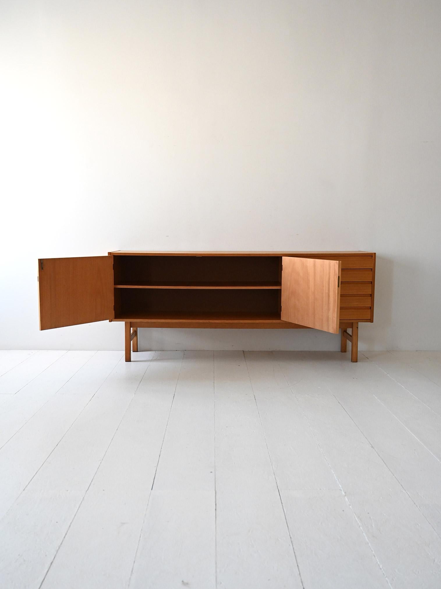 Scandinavo moderno Sideboard scandinavo vintage in rovere con cassetti a latta in vendita
