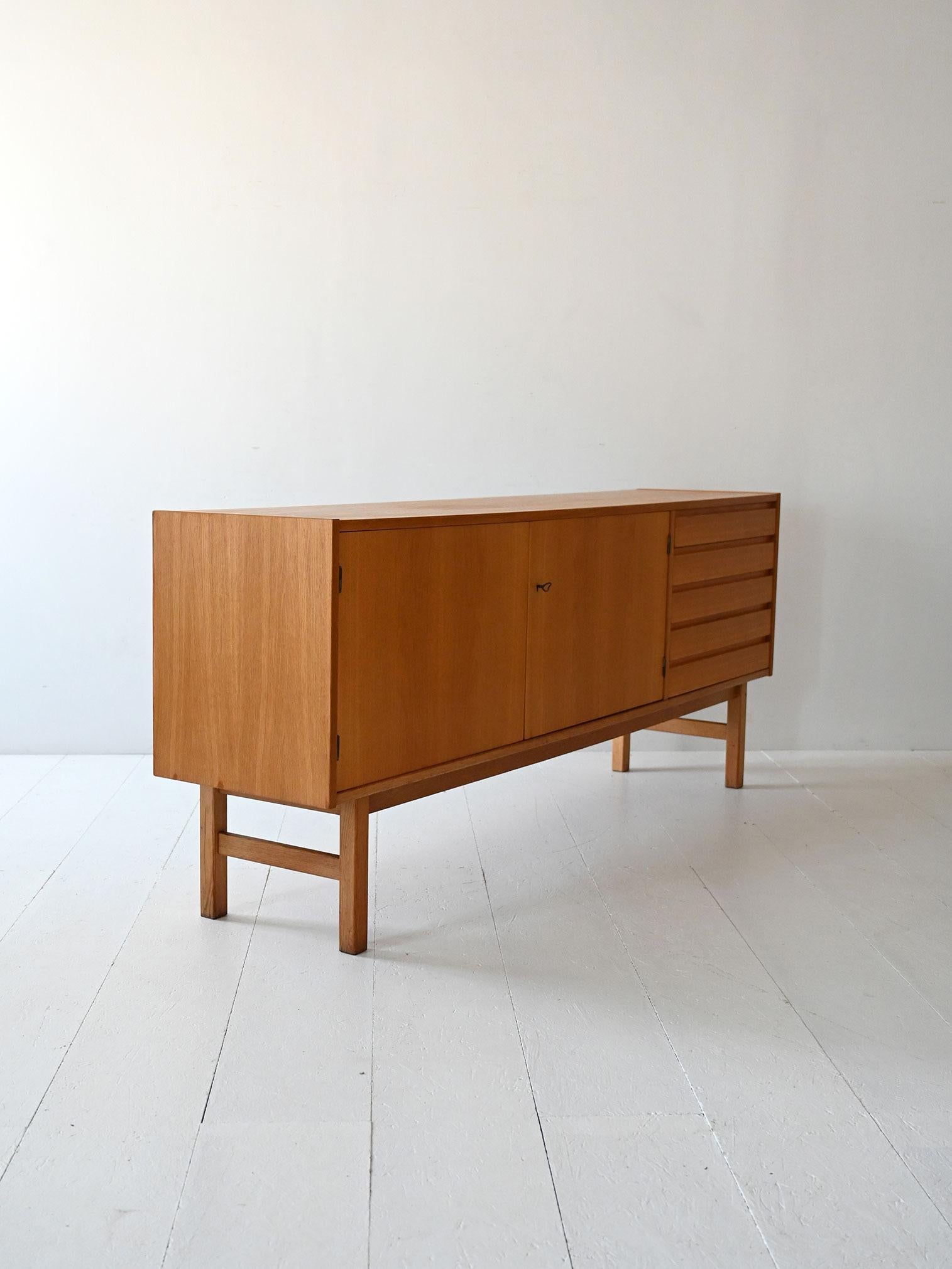 Scandinavian Sideboard scandinavo vintage in rovere con cassetti a latta in vendita